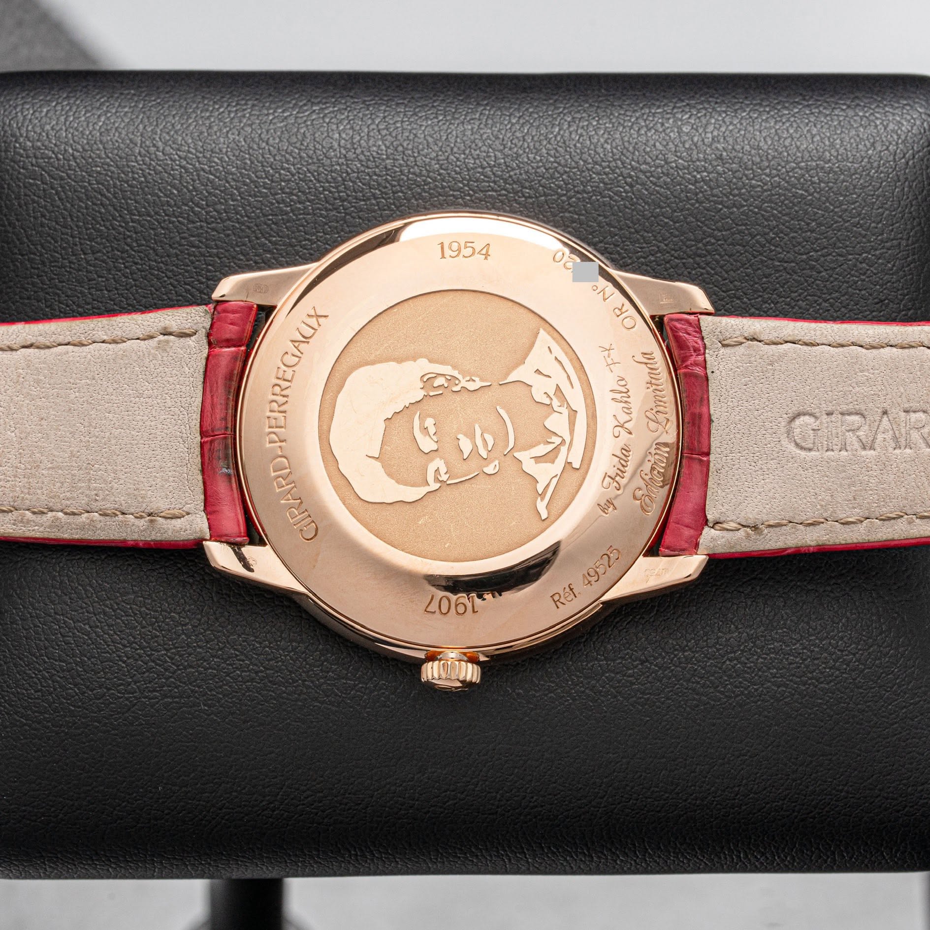 May be an image of leather, wrist watch and text that says '1954 0a NO そ OR KahlaT Kahlo Limitnda Fida bey 6жeйω Lerene 49525 Ref. IRARD-PERREGACX PERREGACIX GIRARD GIRAR <061'