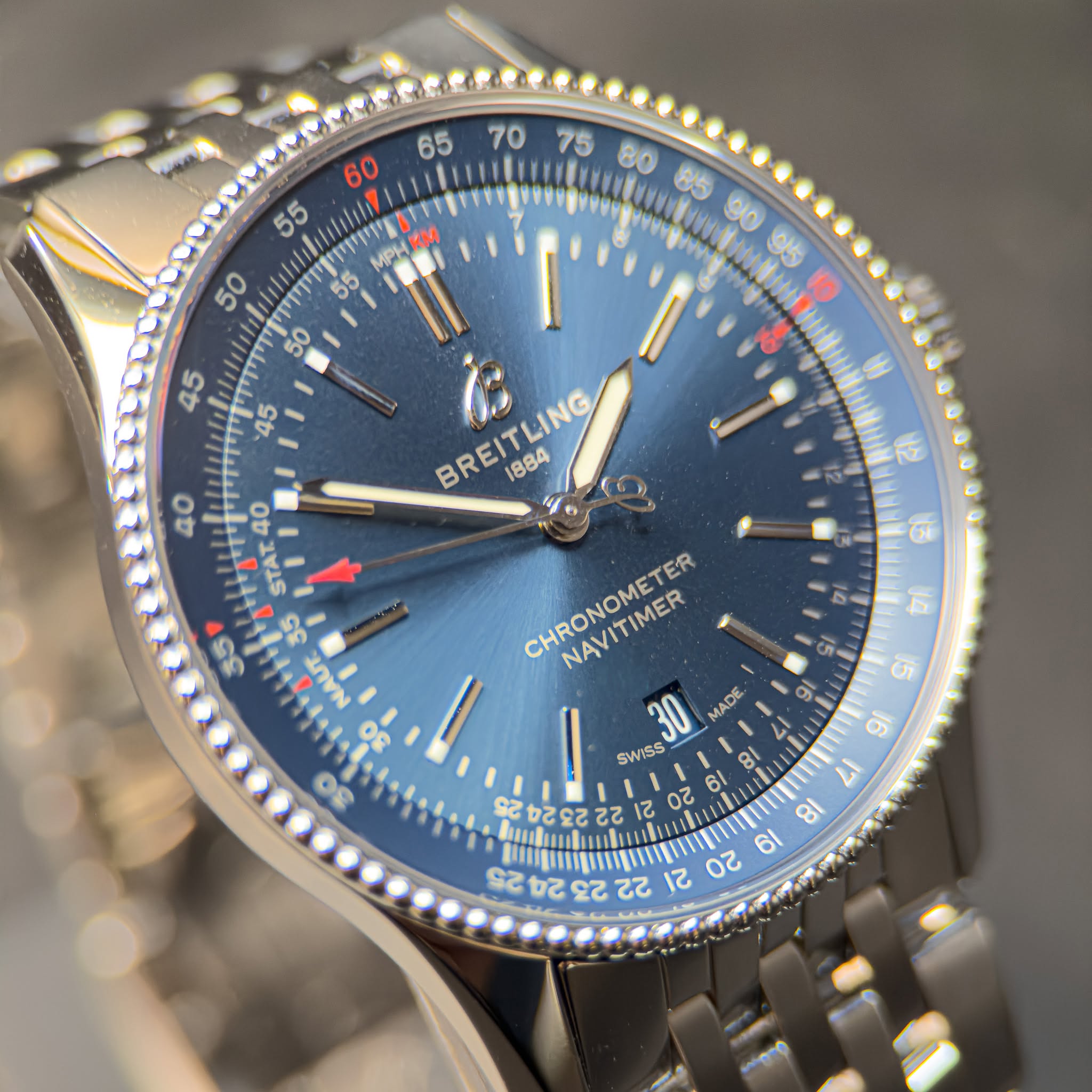 May be an image of wrist watch and text that says ' MPH KM BREITLING 1884 12 Ob SATT MIS GS 13 E 9 9 oε OF 1 A CHRONOMETER NAVITIMER MADE 1 ٥ SWISS 8 of ٢ ርንምግ! 222 亿 00 81 6 Sz…
