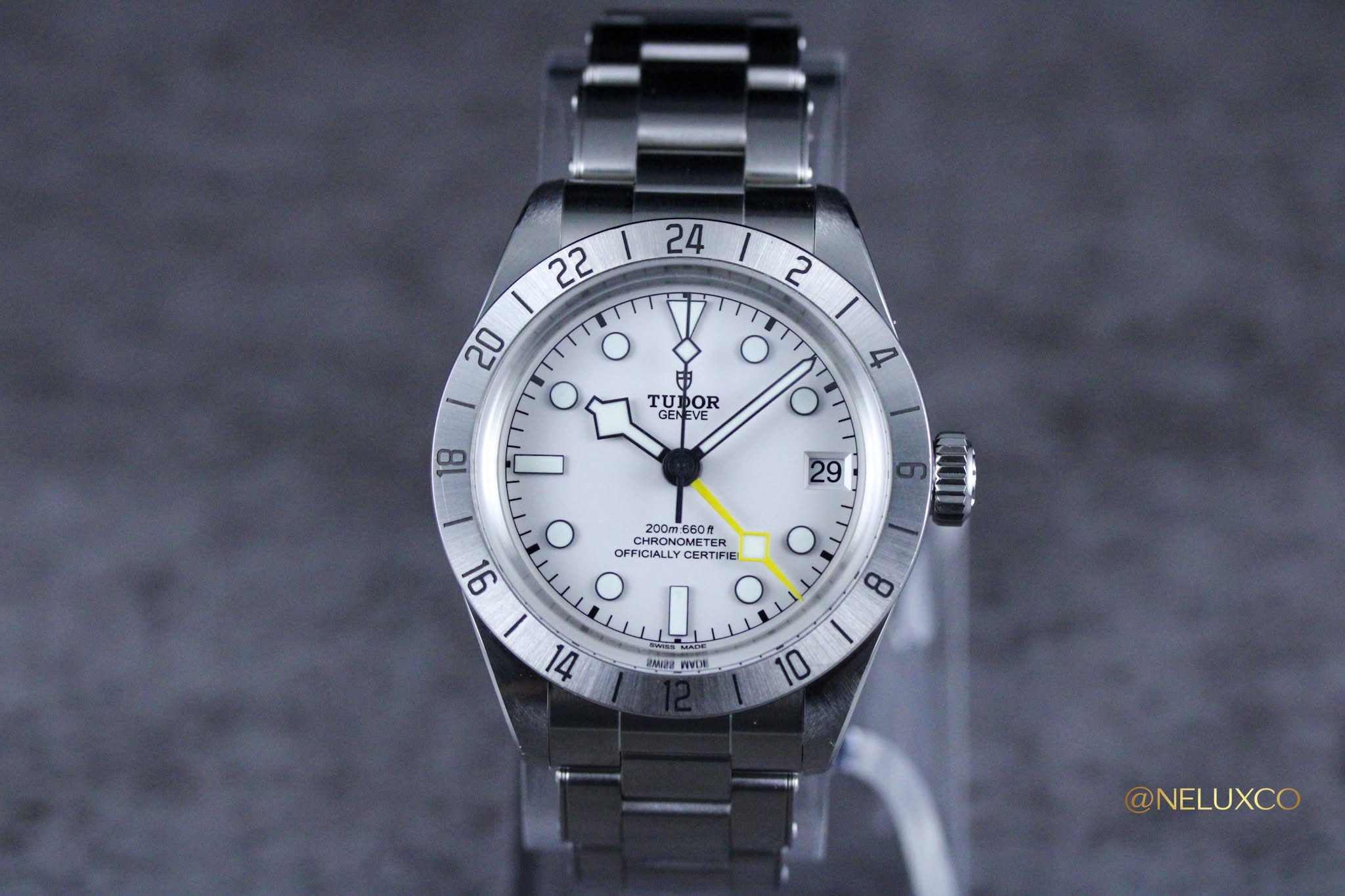May be an image of wrist watch and text that says '24 22 | 20 2 O 4 B υ DO POR GEN EVE 10 18 29 တ 200:660# 200m 80 CHRONOMI ETE TER CHNONOMETER OFFILL ER OFFICIALLY CERTIFIE 91 O 8…