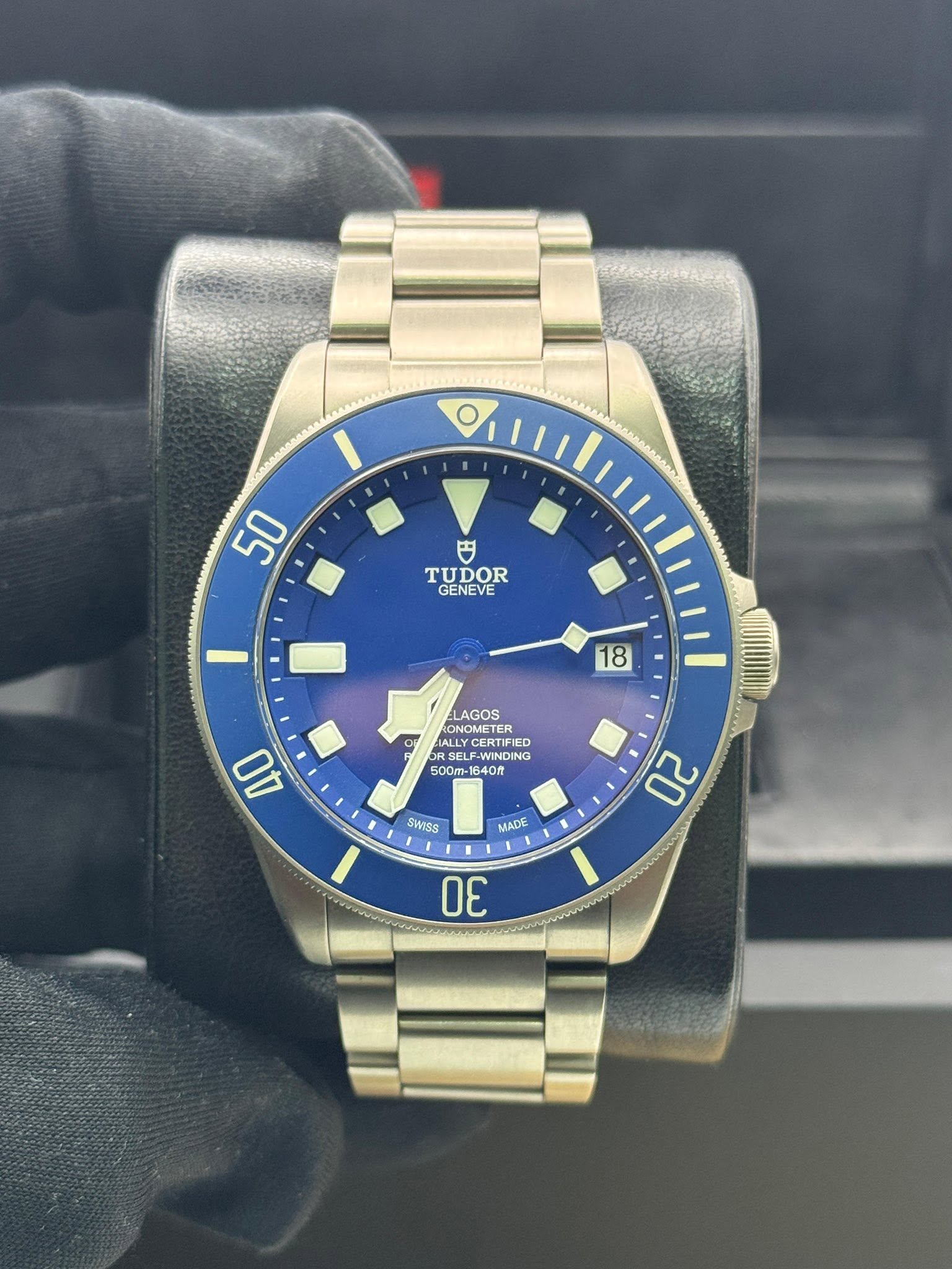 May be an image of wrist watch and text that says '50 و TUDOR GENEVE 18 ELAGOS ER CERTIRIED ETER ONOMETER METE HALI ALLY RSE E CERTIFIED MINDING WINDING 500m- 500m-1640n 640f AO…