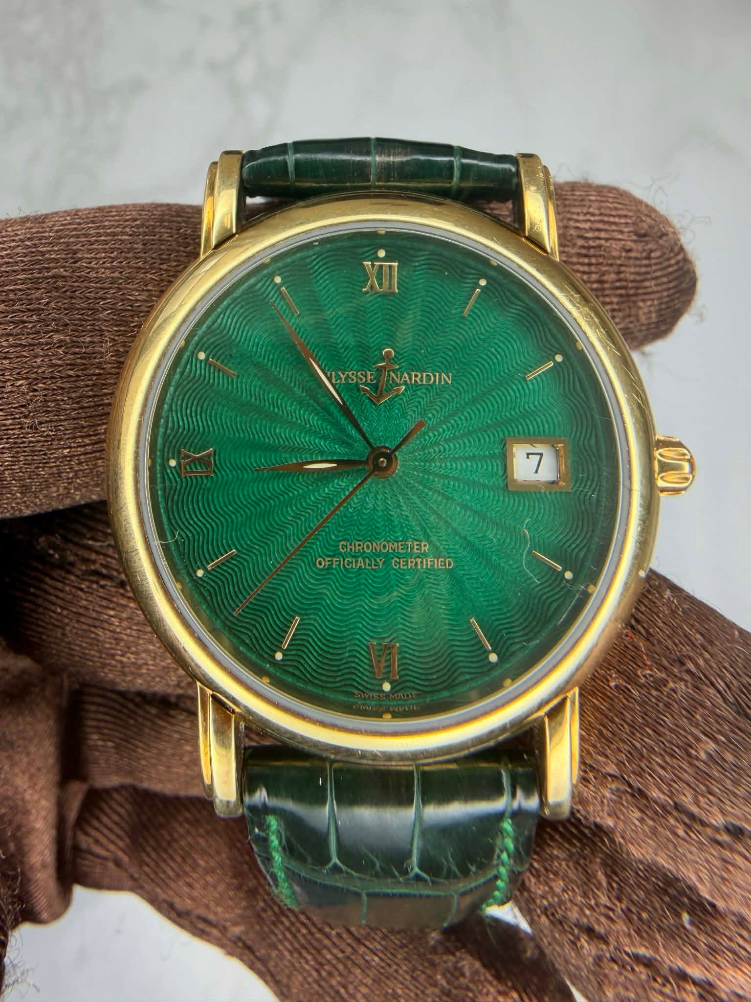 May be an image of wrist watch and text that says 'ঝা LYSSETNARDIN LYSSE NARDIN 7 CHRONOMETER ONOMETER ER OFFICIADEY DFAICIADEYCERTIFIED GERTIFIED'
