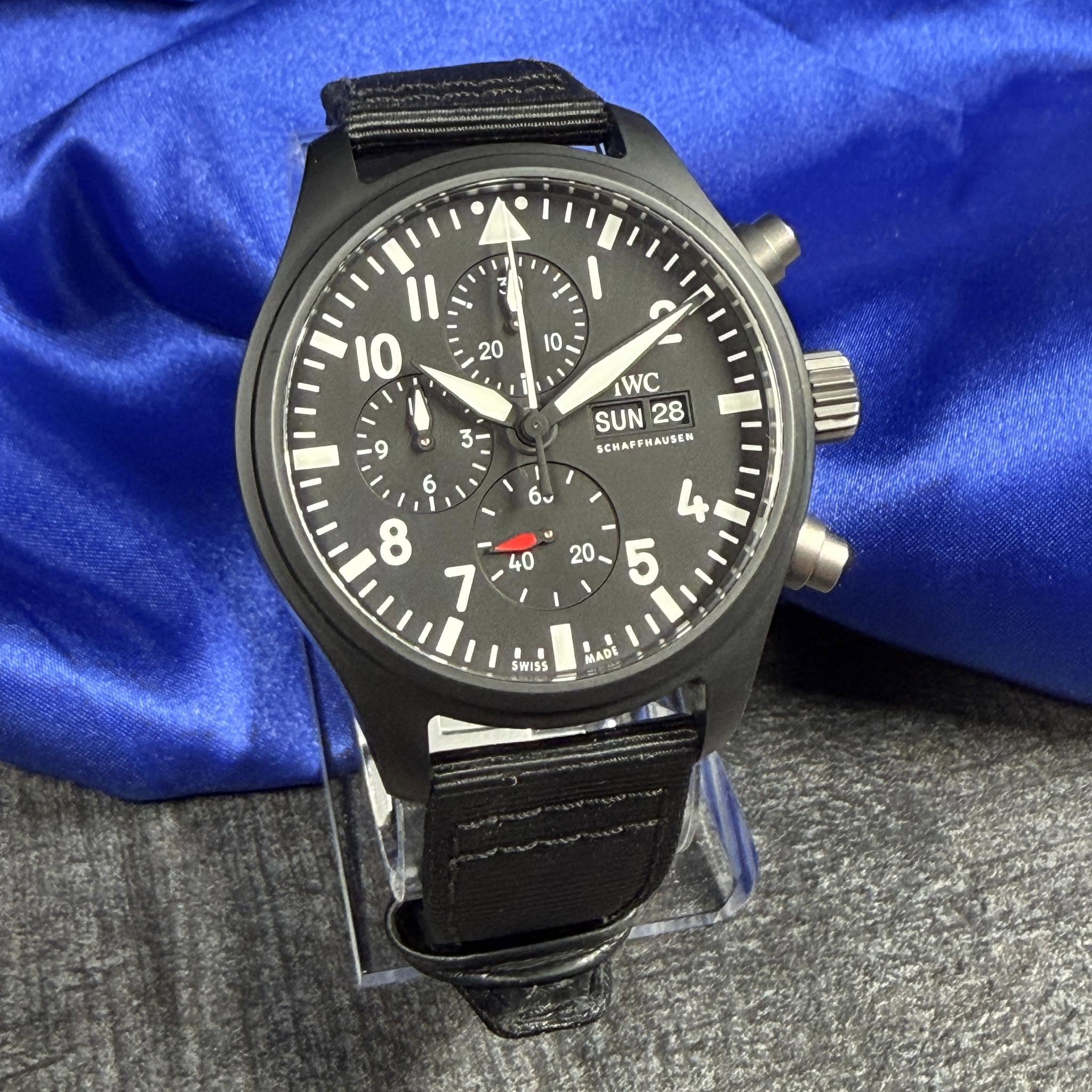 May be an image of wrist watch and text that says 'I 10 I1 WC SUN SUN28 28 SCHAFPHAUSEN 4 o ن , 8 7 SRISS MADE'