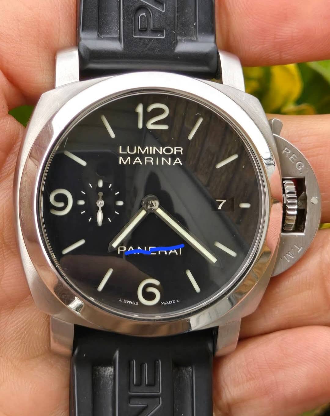 May be an image of wrist watch and text that says '12 LUMINOR MARINA و 7 PANCnAl REG Μ (ඟു 7 ٣ 1 L SWISS 6 MADE'