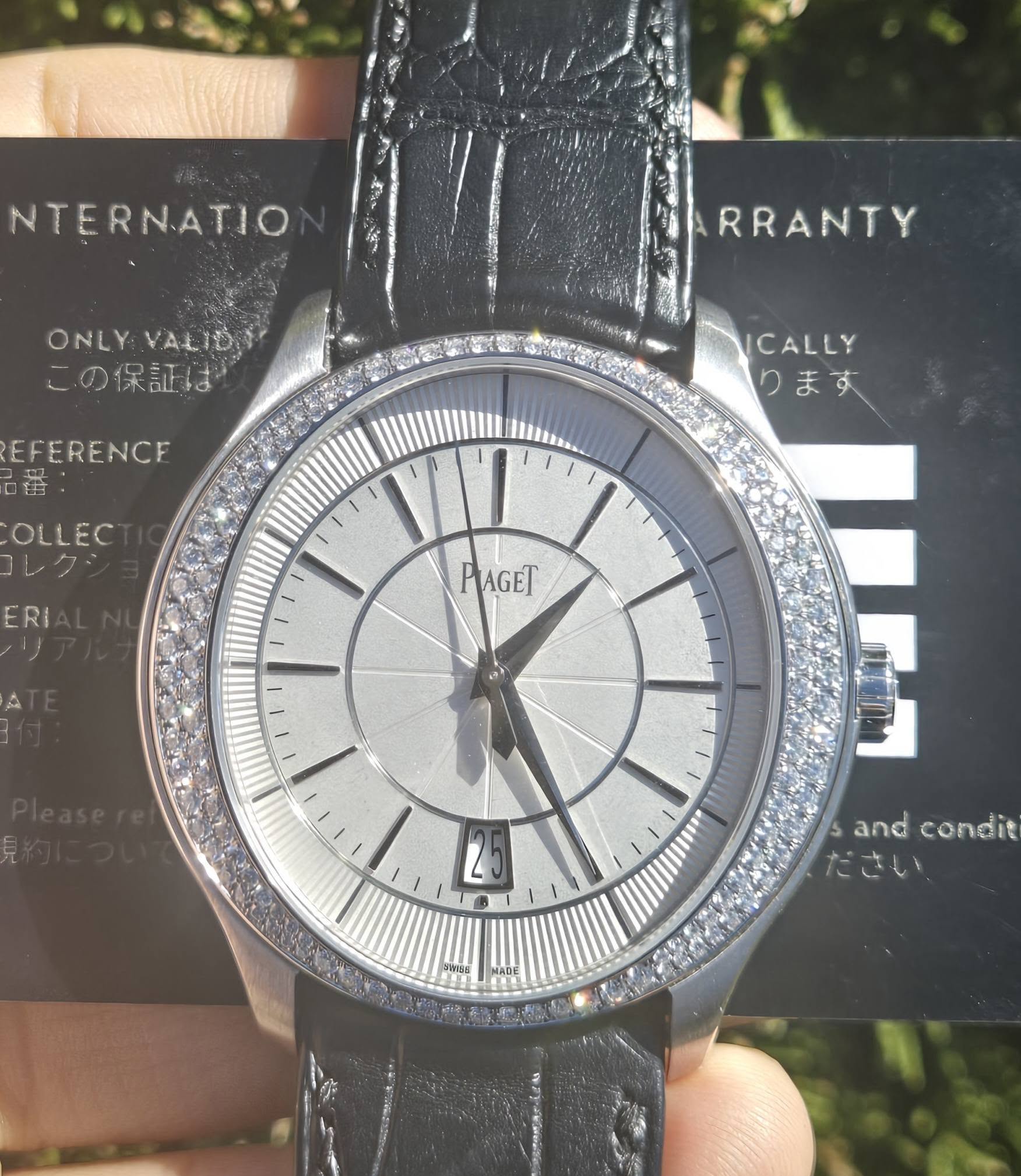 May be an image of wrist watch and text that says 'NTERNATIO ONLYVALIDO ONLY VALID この保証は RRANTY EFERENCE 至 CALLY り ます ま OLLEC レク・ RI P AGET A 25 and andcondit condit ださい'