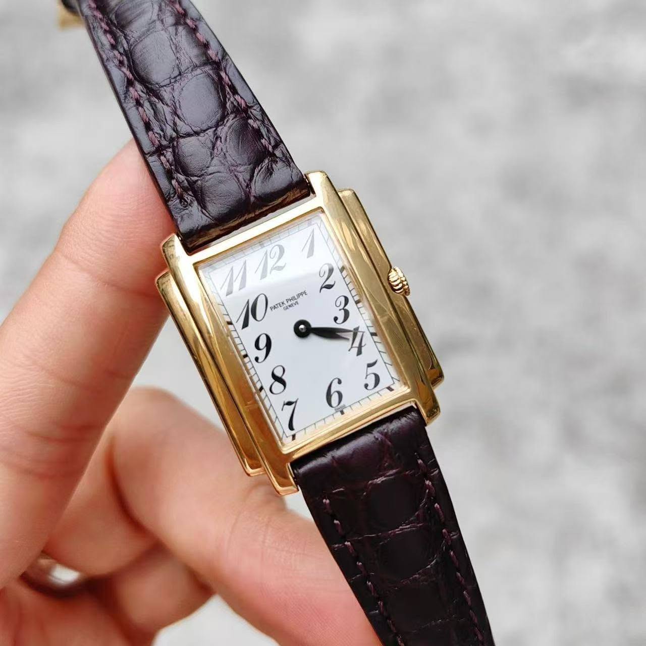 May be an image of wrist watch and text that says 'הב M12 Η 12 1 ه ATEKTHELIPPE ท 3 و 0 ه 6 5'