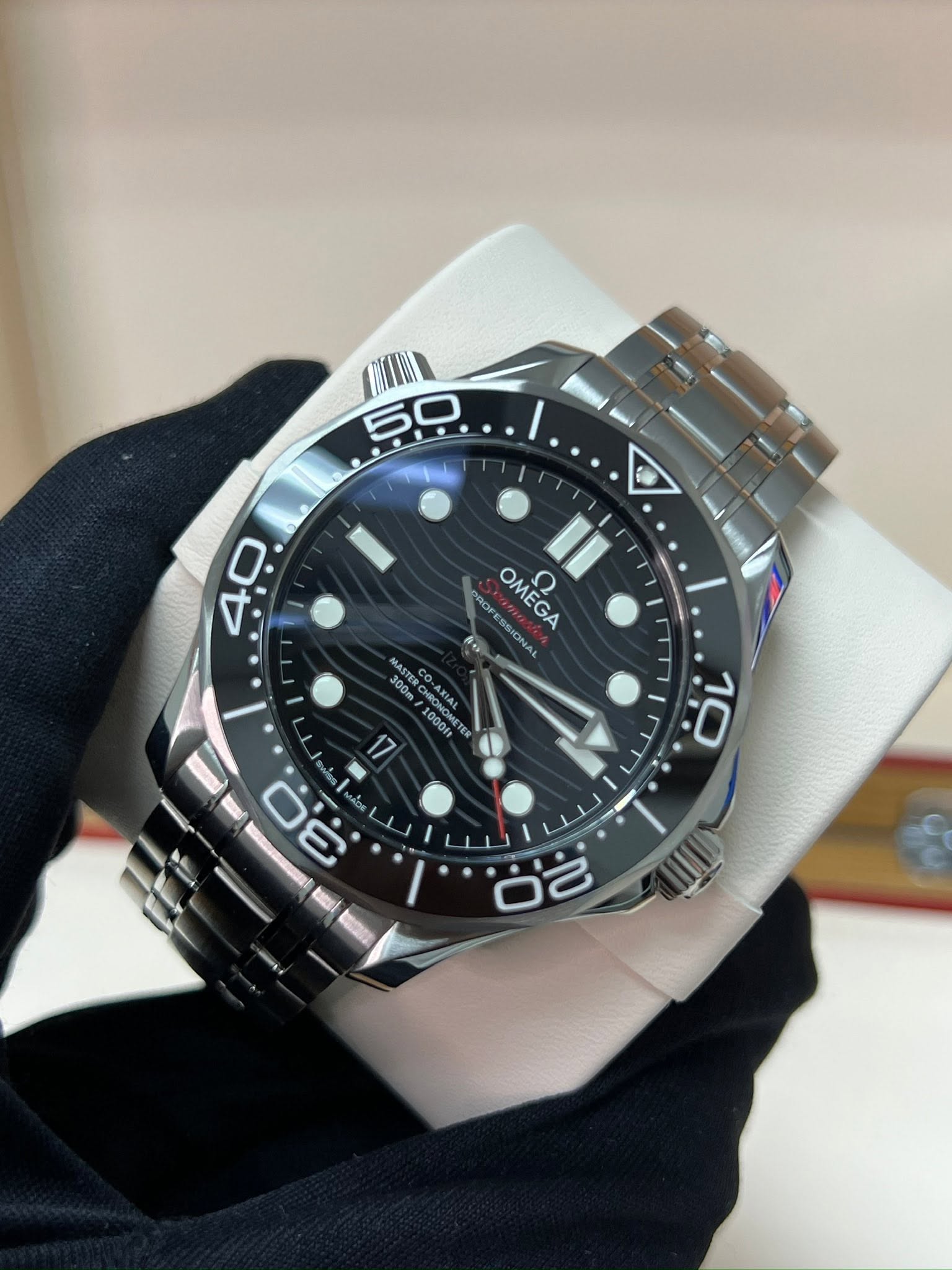 May be an image of wrist watch and text that says '50 ب 0۰ FESSIONAL OMEGA OMEGA 300m ASTERC 1000f ن σέ ကြေး 0. ብ مف RO'