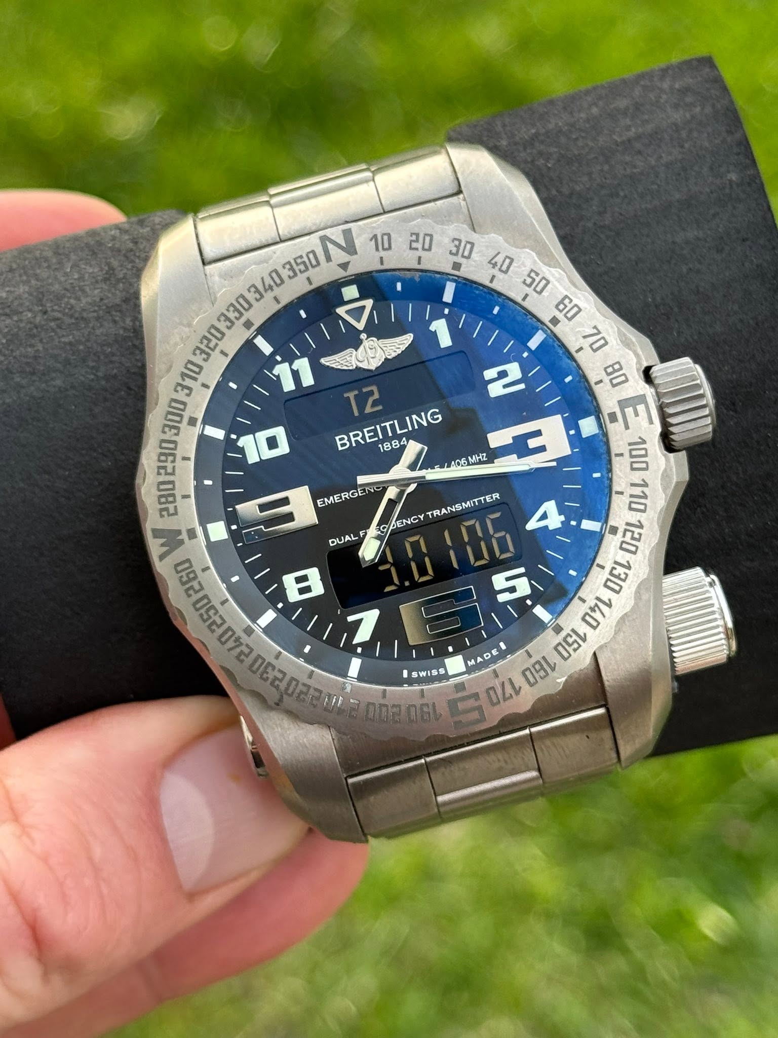 May be an image of digital watch and text that says ' N T2 M 80 300 BREITLING E 290 BREI 1884 LA06MHZ MHZ گ 100 280 EMERGE SDENCY TRANSMITTER W ΠΕΙ ዐክሪ OSL SWISS MADE 00206L S…