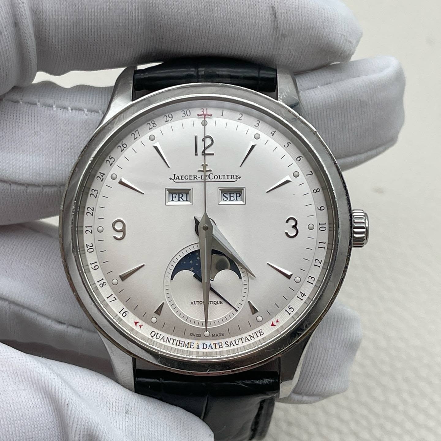 May be an image of wrist watch and text that says '2 3 O 4 mmn 29 30 بكَ 28 27 26 Sz 12 t2 ဝ JAEGER-L JAEGER-LECOULTRE COULTRE 22 22 21 o FRI SEP 8 9 10 3 I 2 AUTOL ודי TIQUE 81…