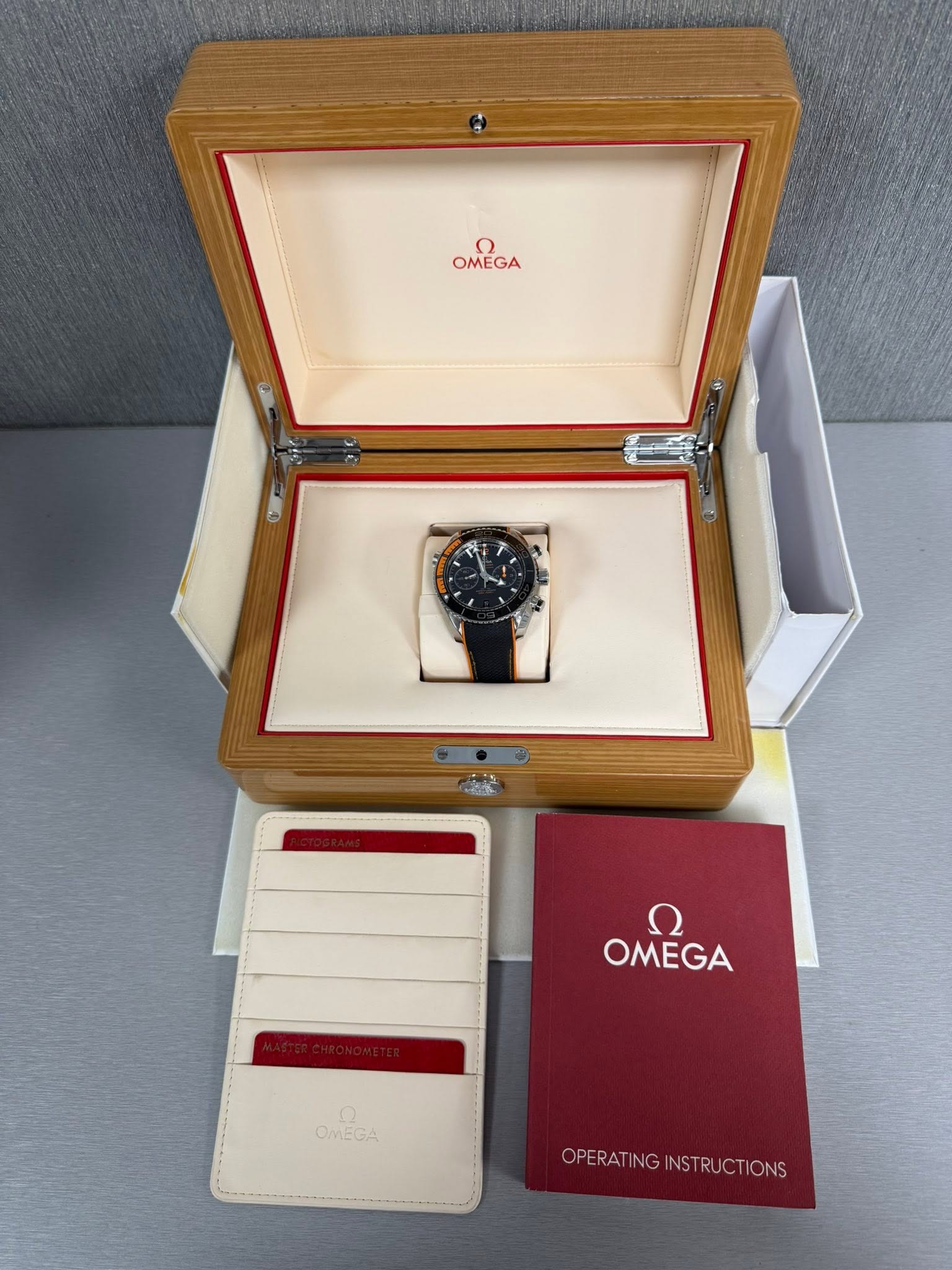 May be an image of wrist watch and text that says 'OMEGA ဂ OMEGA ח OMEGA OMEGA OMEGA OME OPERATINGINSTRUCTIONS'