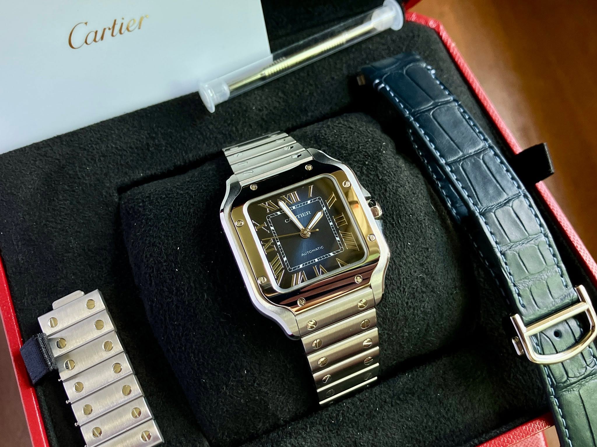 May be an image of digital watch and text that says 'Cartier G 6 姜 3 à FIER つ'
