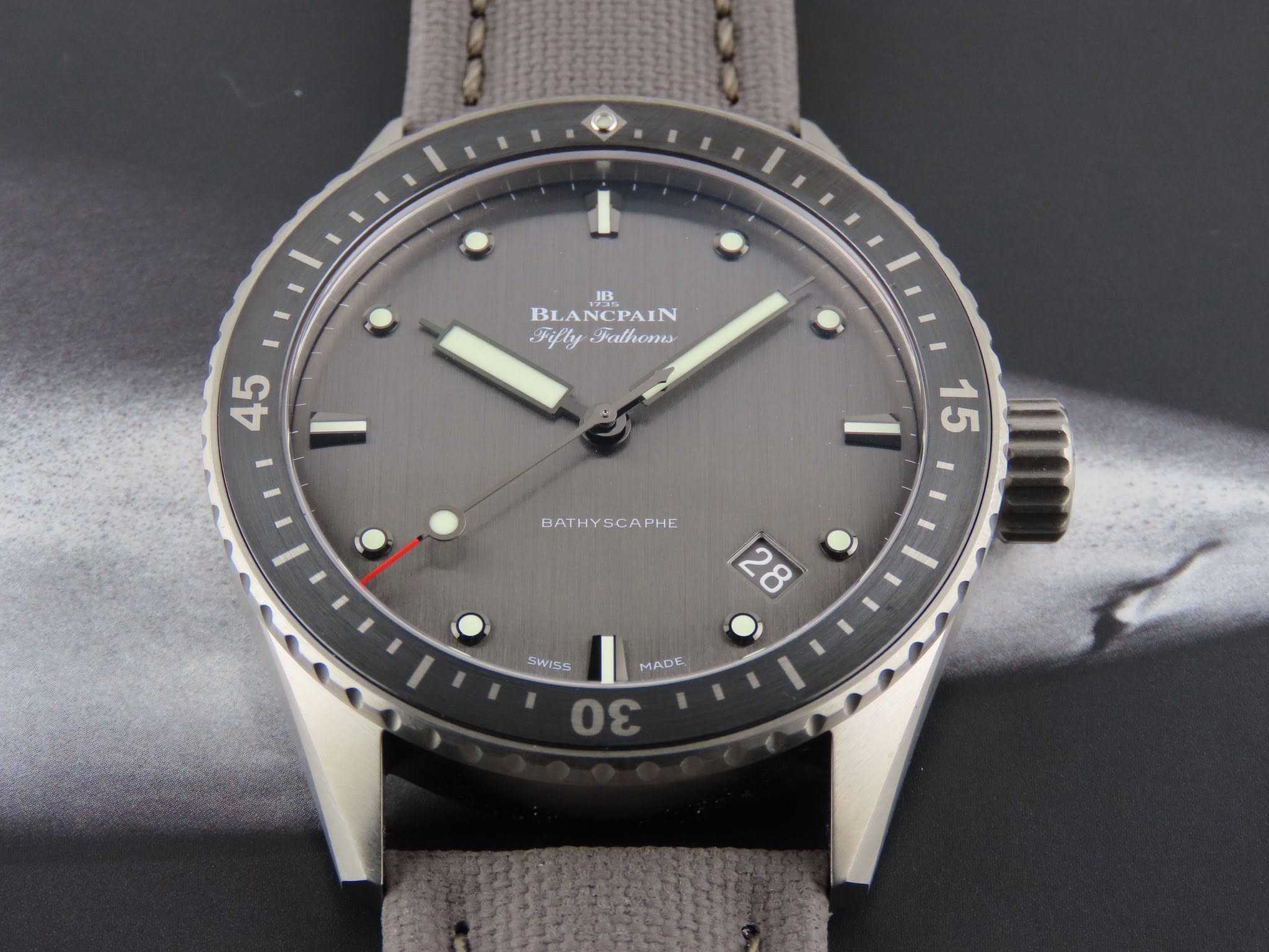 May be an image of wrist watch and text that says '1 45 1B BLANCPAIN PAIN FiflyFalhoms Fifly Falhons 15 BATHYSCAPHE 28 28 SWISS MADE οε'