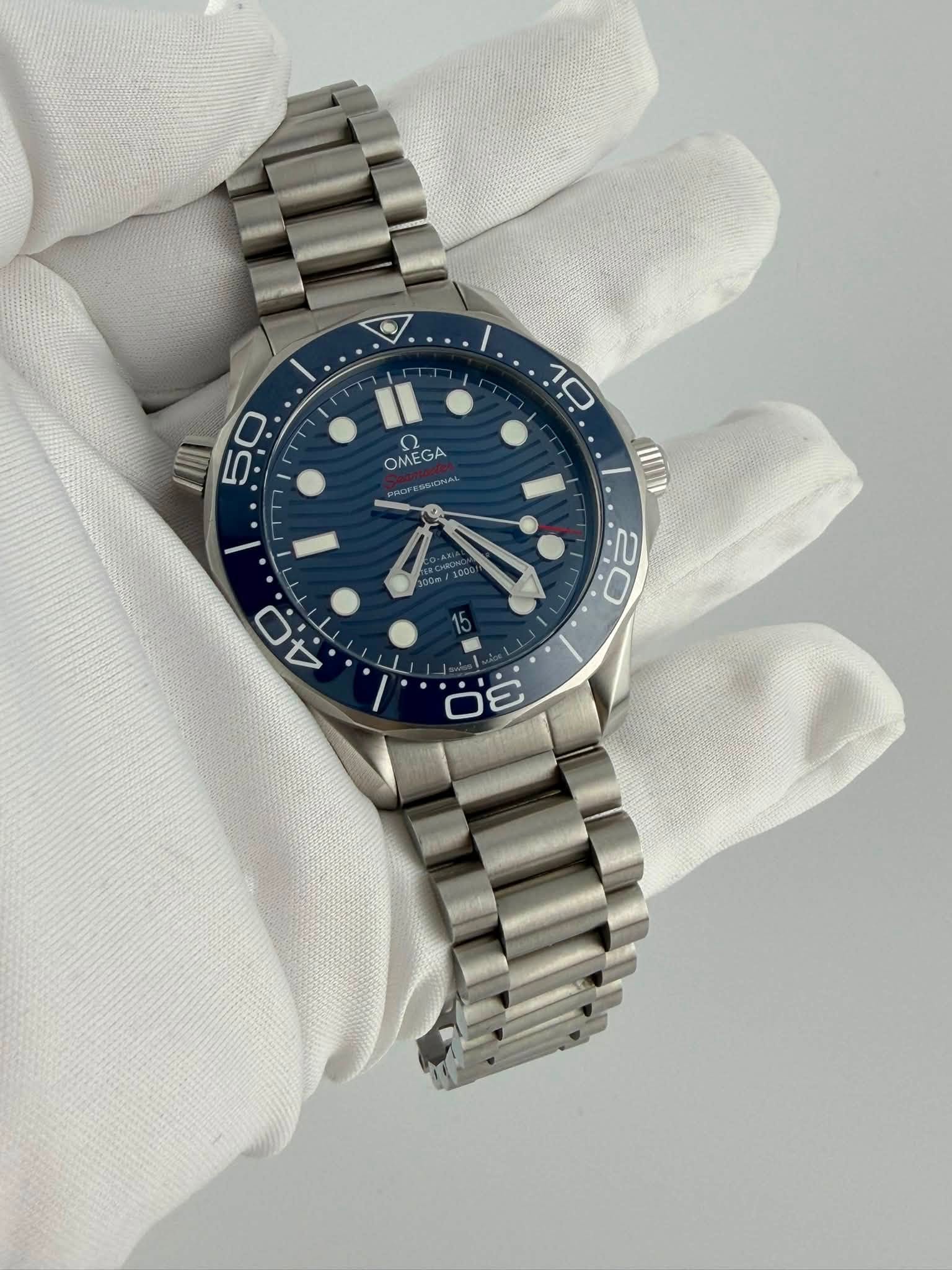 May be an image of wrist watch and text that says '10 OMEGA EGA 50 5 Di 20 0P ن 0 ۰ O's ש E'