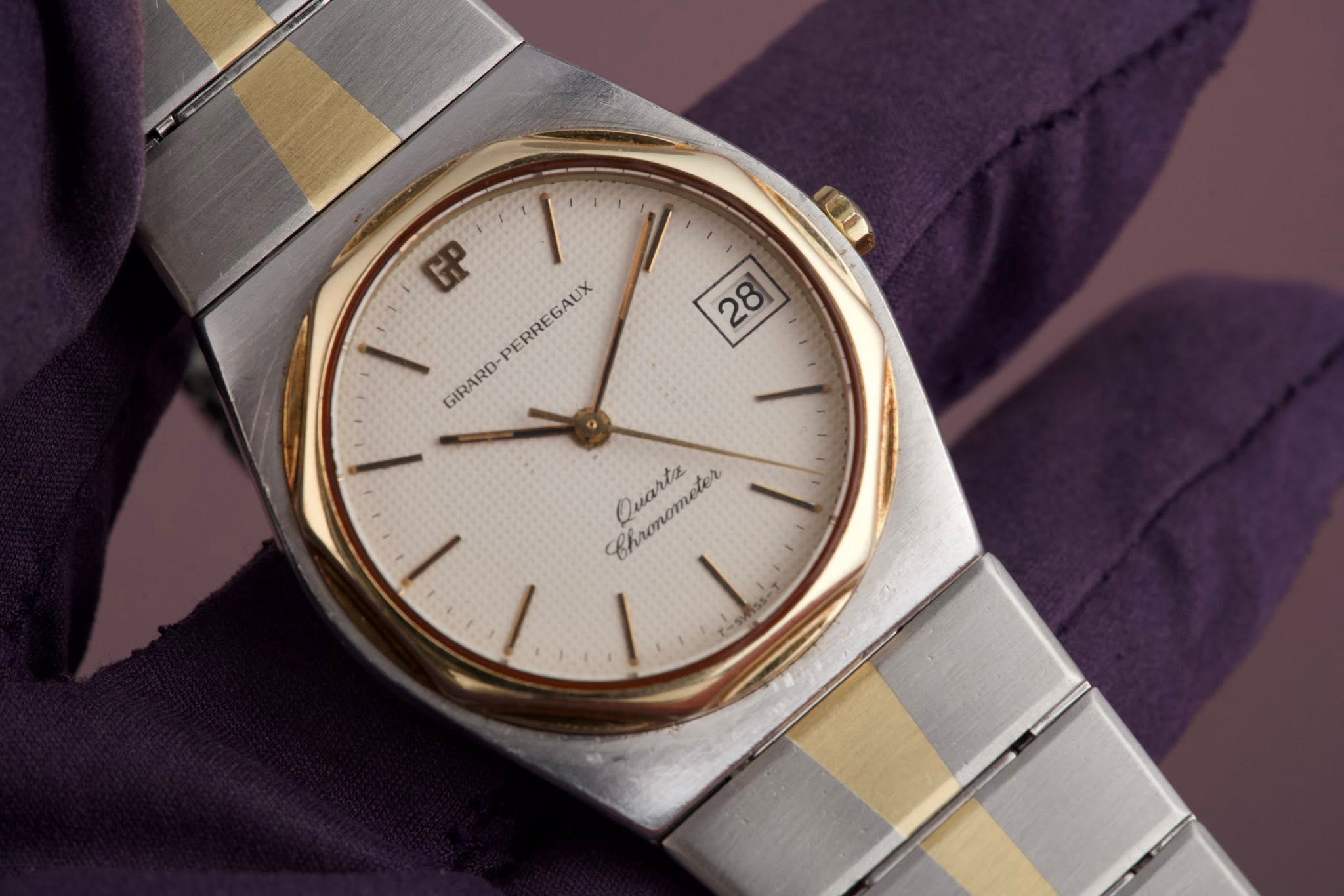 May be an image of wrist watch and text that says '2 GP GIRARD GIRARD-PERREGAUX PERREGAU PERREGAUX Chronometer Quarta'