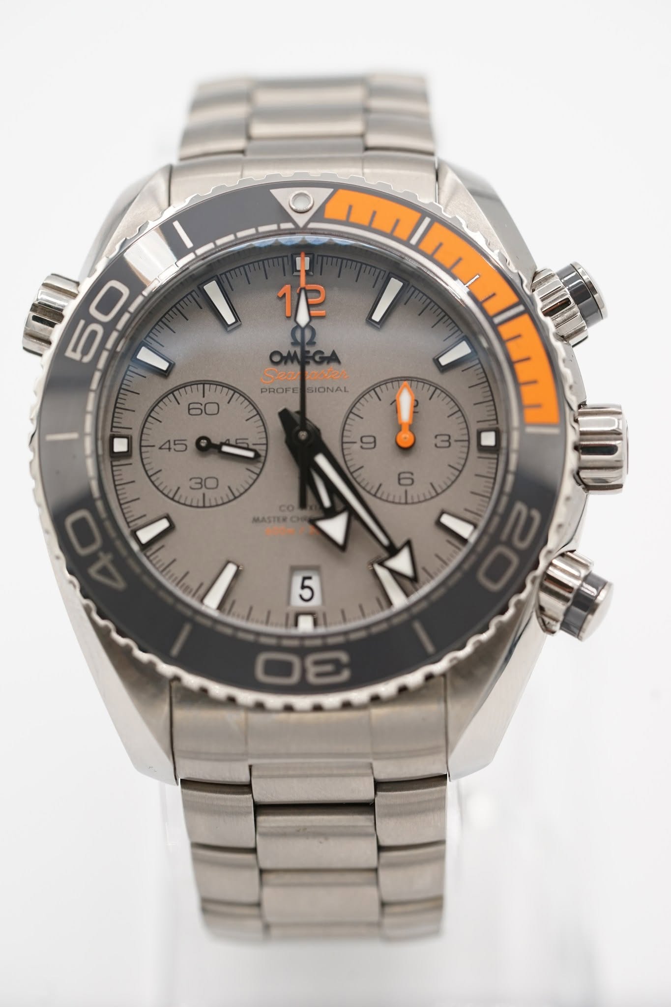 May be an image of wrist watch and text that says 'لا UTT 60 I שו mlmmI CBaAa Seo PROFE SIONAL u יירו ייויוין letelial COL MASTEL MASTERCN ርጫ m שיעוין 5 DE'