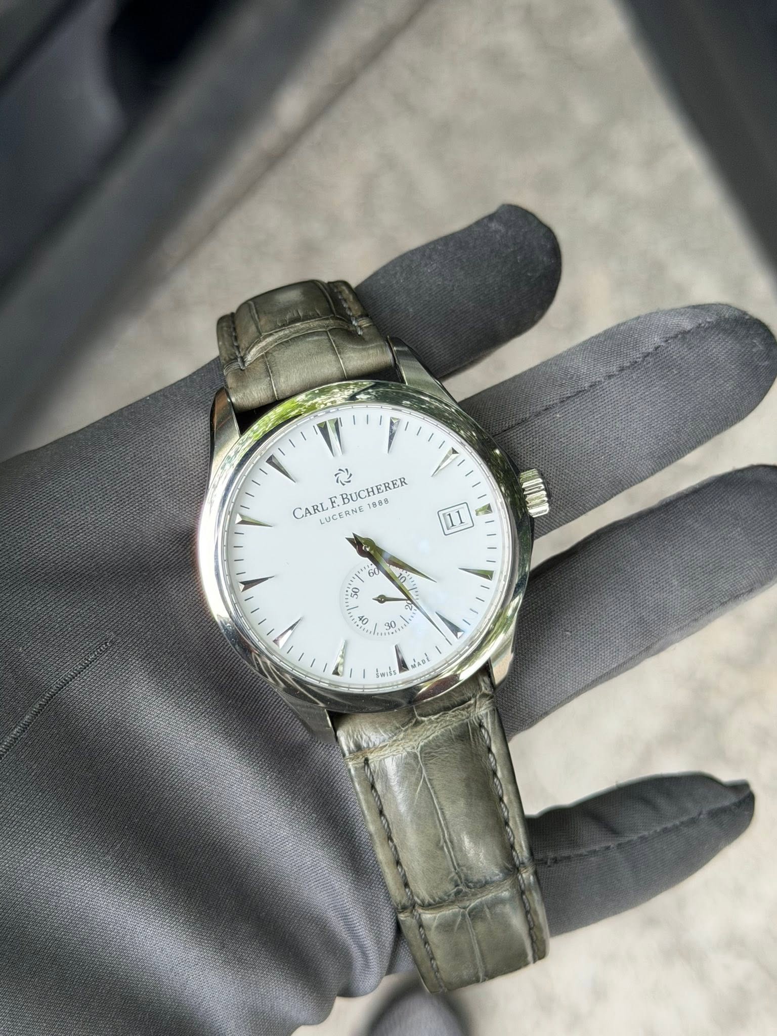 May be an image of wrist watch and text that says '٠ CARLF CARLE.BUCHERER 7 LUCEANE BUCHERER 1保8者 1I GA te R 9 D 01 sol ン C 0 ሞም'