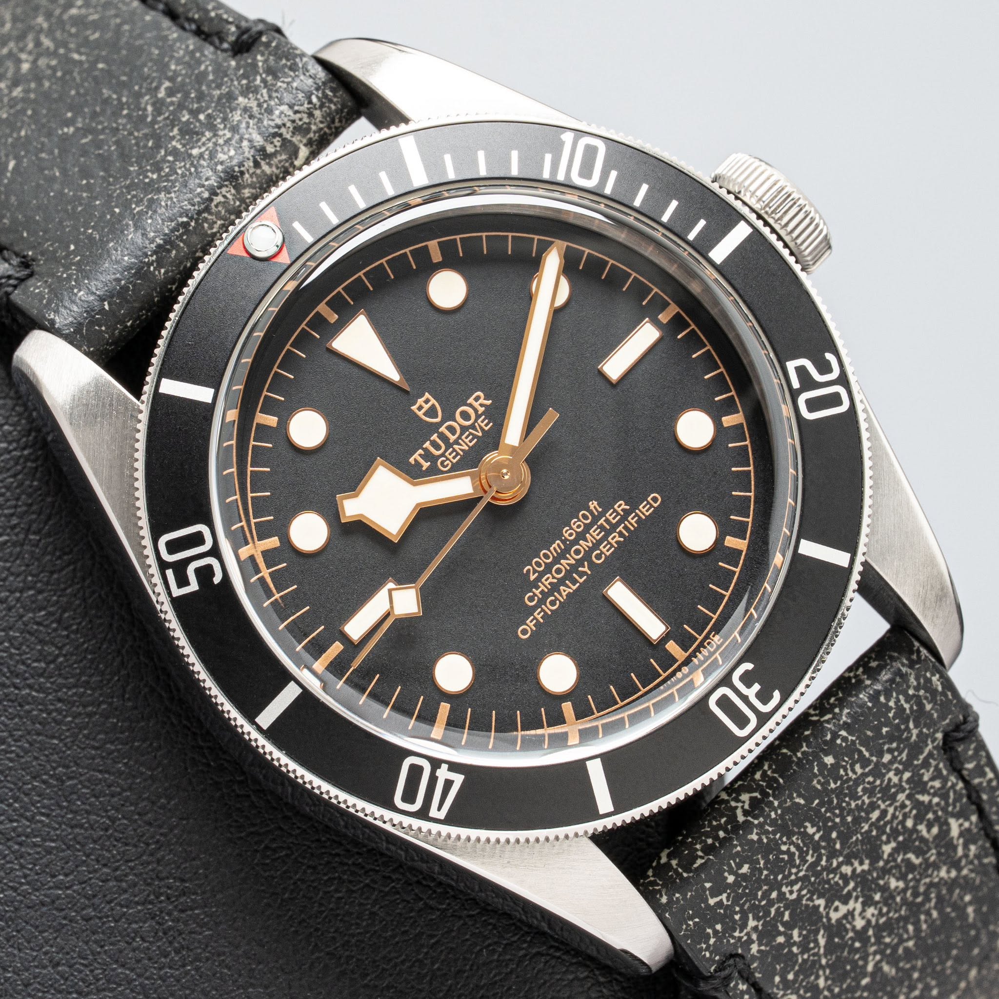 May be an image of wrist watch and text that says '10 20 円 GENEVE CEDOR E C GENEVE VE 660n CERTIFIE ETER CERT ERTIFIED IED 200m CIRIALLY HRONO 00m:660f CHRON OFF OFFICIALLYC 50 03…