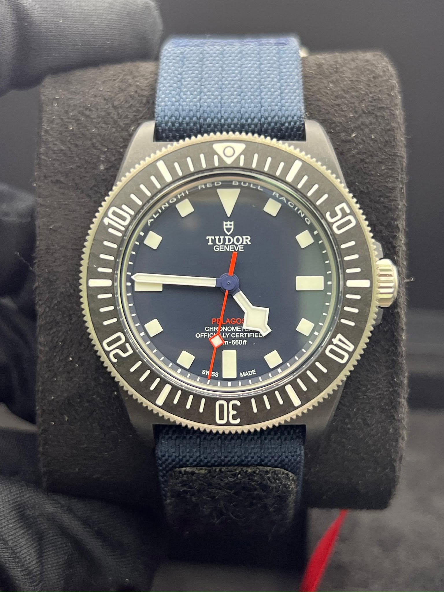 May be an image of wrist watch and text that says 'RED H N 10 BUEL ACING -ING 50 円 TUDOR GENEVE FLACO CHR CHR ONOME OFFIC Y۲۶ CERTIF OFFIROCERTIFIEL CERTIFI IED ות n-660л 660R…