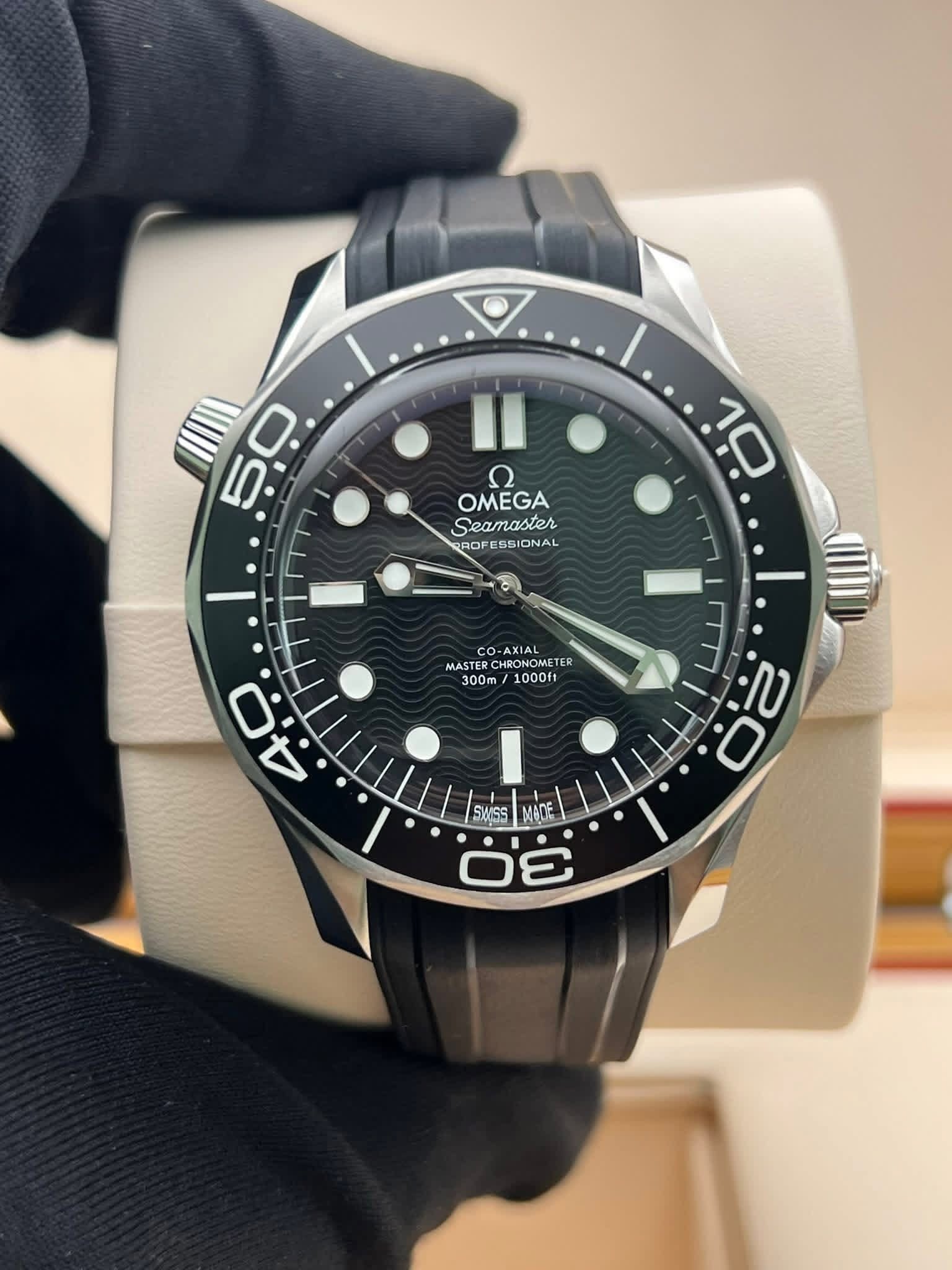May be an image of wrist watch and text that says '50 S OMEGA Seamaster RROF ION ES 5S SIONAL PROFESSIONAL ONAL SIO 10 10 CO-AXIA MASTE CHRONOMETE TER 300m 1000ft 10001 40 ! 4 ل…