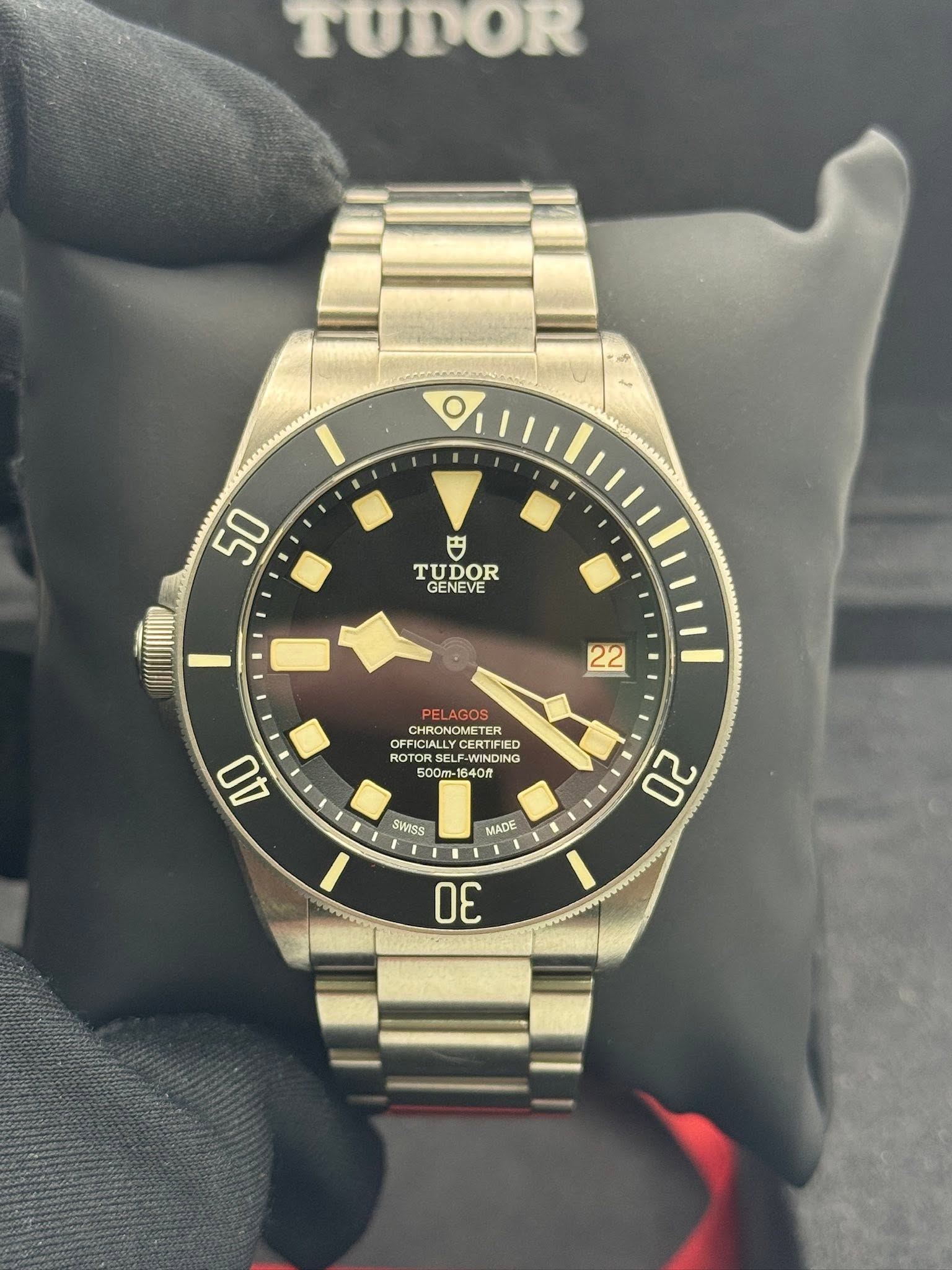 May be an image of wrist watch and text that says 'TUDOR 50 ت TUDOR GENEVE 22 PELAGOS CHRONO HOCNOMETE TER CHRONOMETER ER OFFICIALL CERTIFIED ROTOR ROT ELF-WINDING E-MINDINJO…
