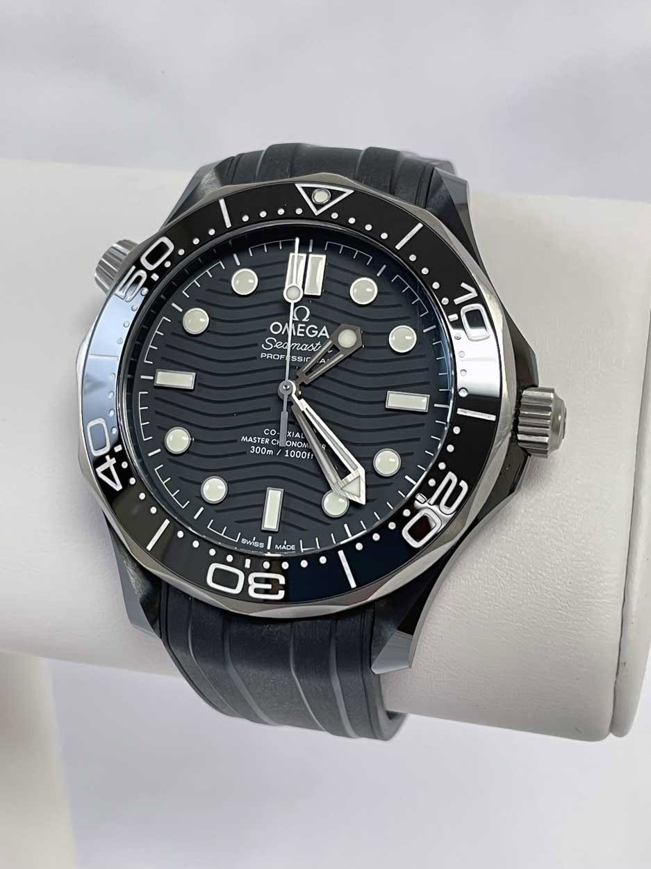May be an image of wrist watch and text that says 'B OMEGA Sea? Seamast SU nast PROF SsIC 10 O o c co MASTER RCH XIAL XIA ONON 300m 1000F 1 40 4 سل س I ร ለህ ói MADE 0 2'
