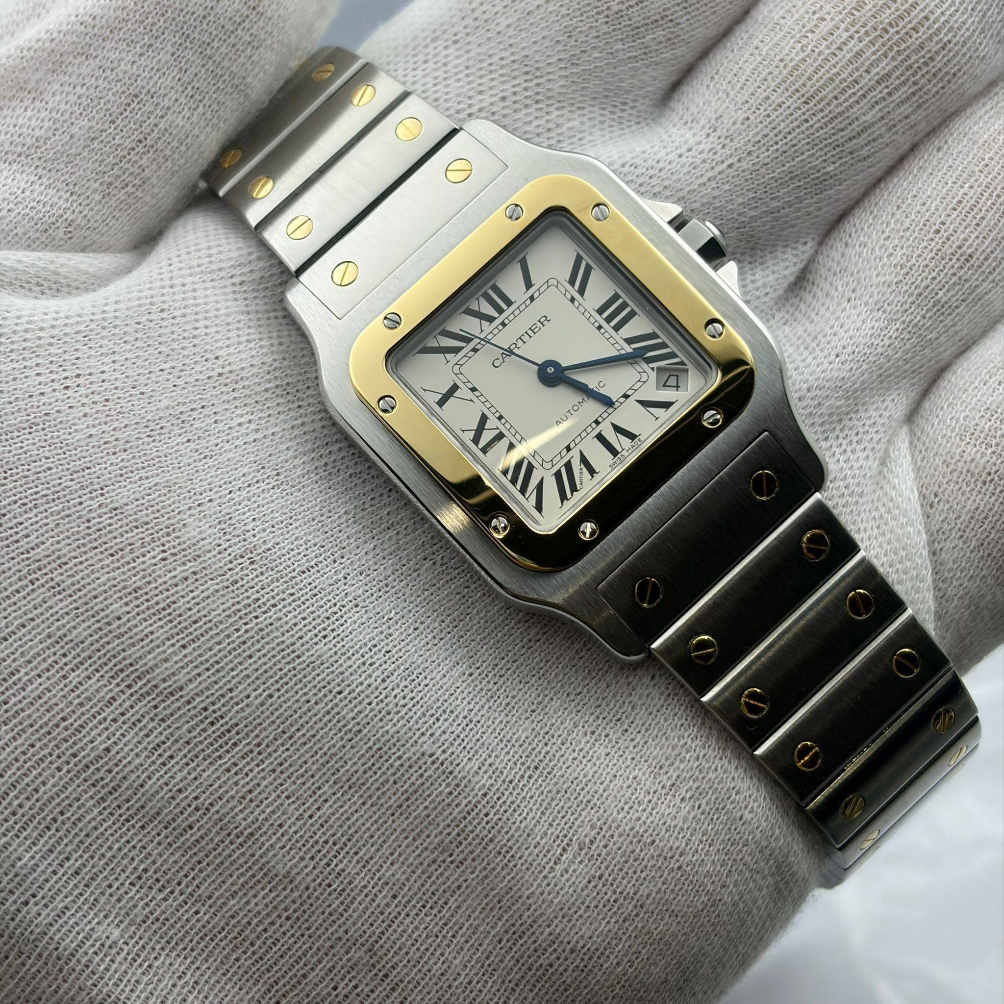 May be an image of digital watch and text that says '0 ☬ G O O - LENK CN TIER S 万 ت D 1X LXX T S و و'
