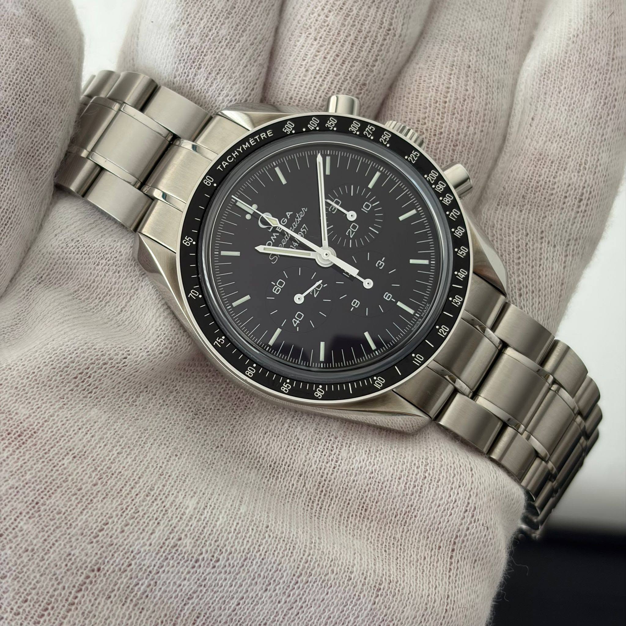 May be an image of wrist watch and text that says 'ا ACHYMETRE TRE CU လို့ပ 100 ١١ ー i 0 m O 1 O O هی G 3Aa ב 80 70 ញា ー 00 40 15. E U0 06'