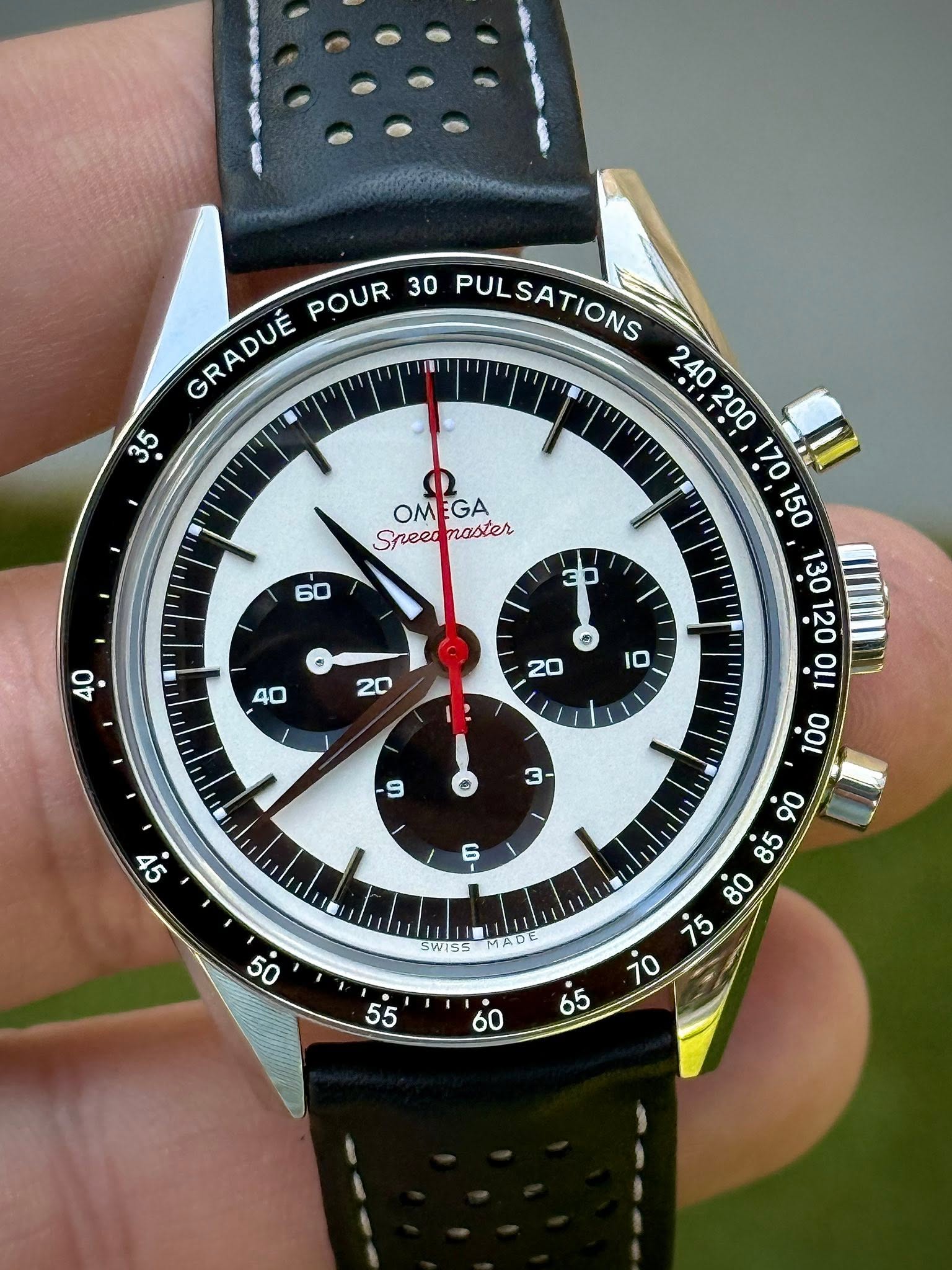May be an image of wrist watch and text that says 'POUR 30 PULSATIONS GRADUÉ 35 240, OM OMEGA EGA Sreeamaster Sneed naster 6ေ 30 40 40 白 CV 100 6 SWISS MAЛ '