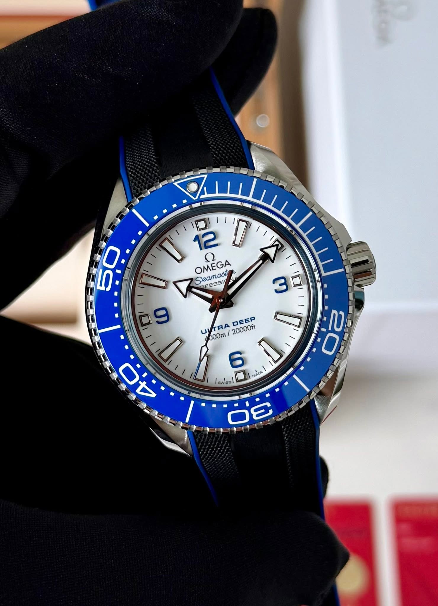 May be an image of wrist watch and text that says '1一 12 D א OMEGA A IR Seamast Seampun FESSI иaT 3 つン I ሀ TRA DEEP 000m 20000ft I 40 4 6 AO ۱ا احن 30 اي'