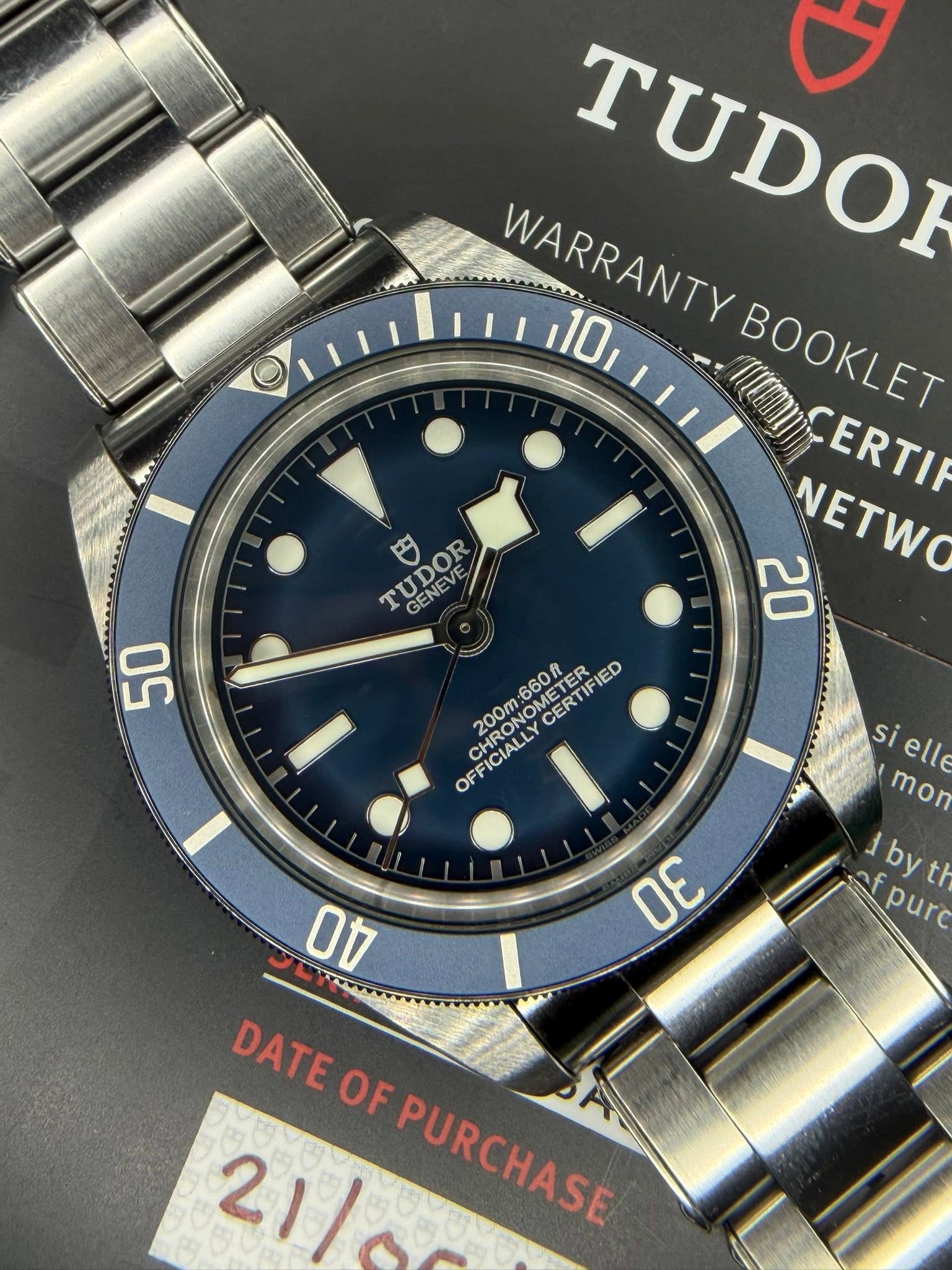 May be an image of wrist watch and text that says 'AO WARRANTY WARRANTY 10 BOOKLET BOOKLET CERTI NETWO 20 TUDOR 円 GENEVE GENEV 50 200m CHRORY HRON RONOME 660f OMETER CERTIFI ED…