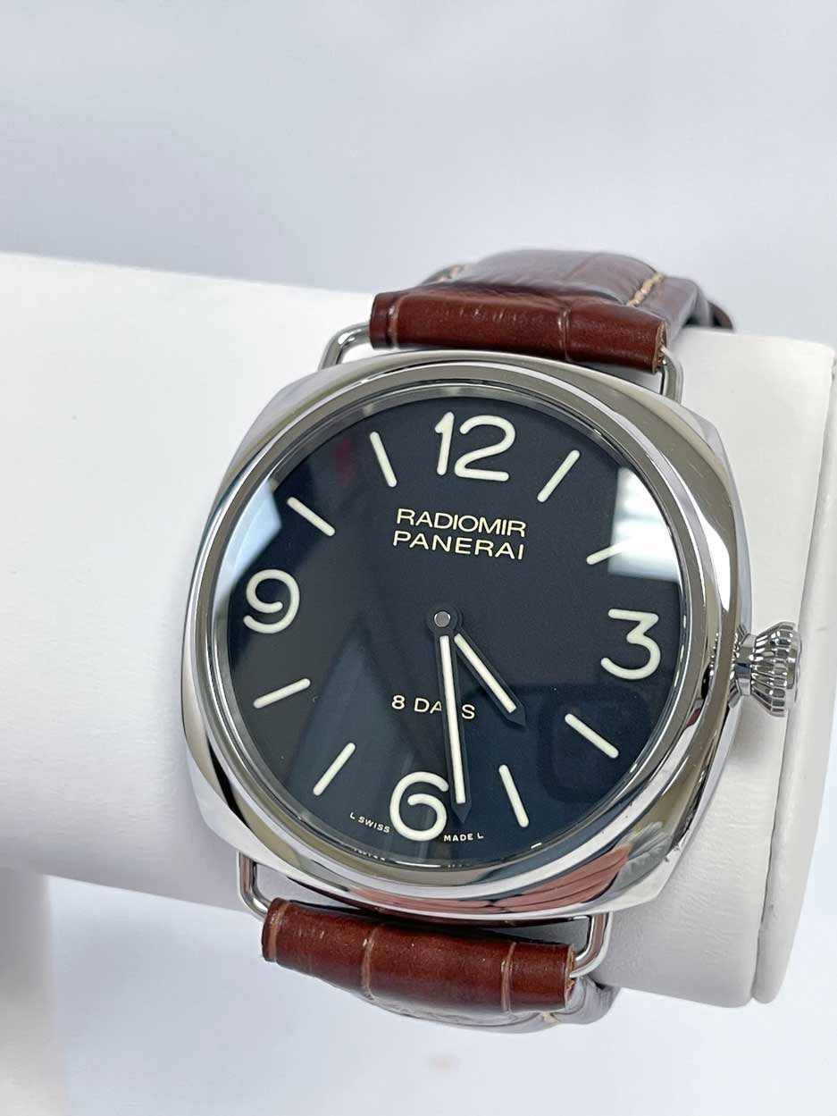 May be an image of wrist watch and text that says '/12 12 RADIOMIR PANERAI 3 9 ١ 8DAS 8 DA S SWISS 6 6٠ ACE MADE'