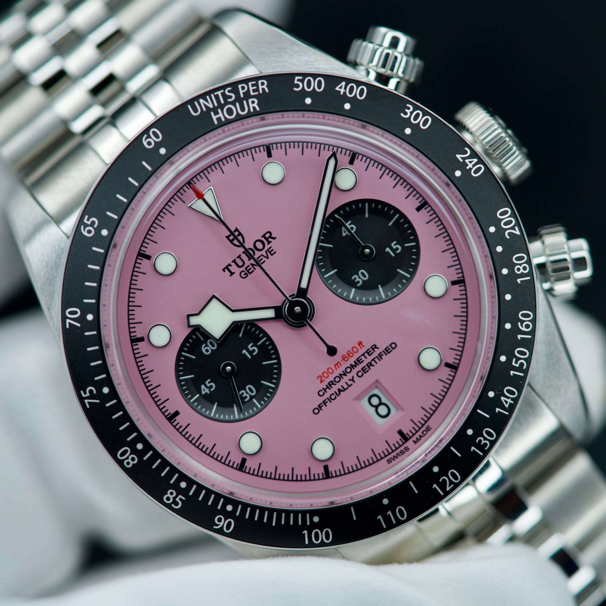 May be an image of wrist watch and text that says '500 400 បញ 300 UNITS UNITSPER PER HOUR 60 αη nnnn Παηηη ሞማማ 65 240 با OR EVE • OFFICIALLY CHRONOMETE CERTIFI CER اسلسلسلسله…