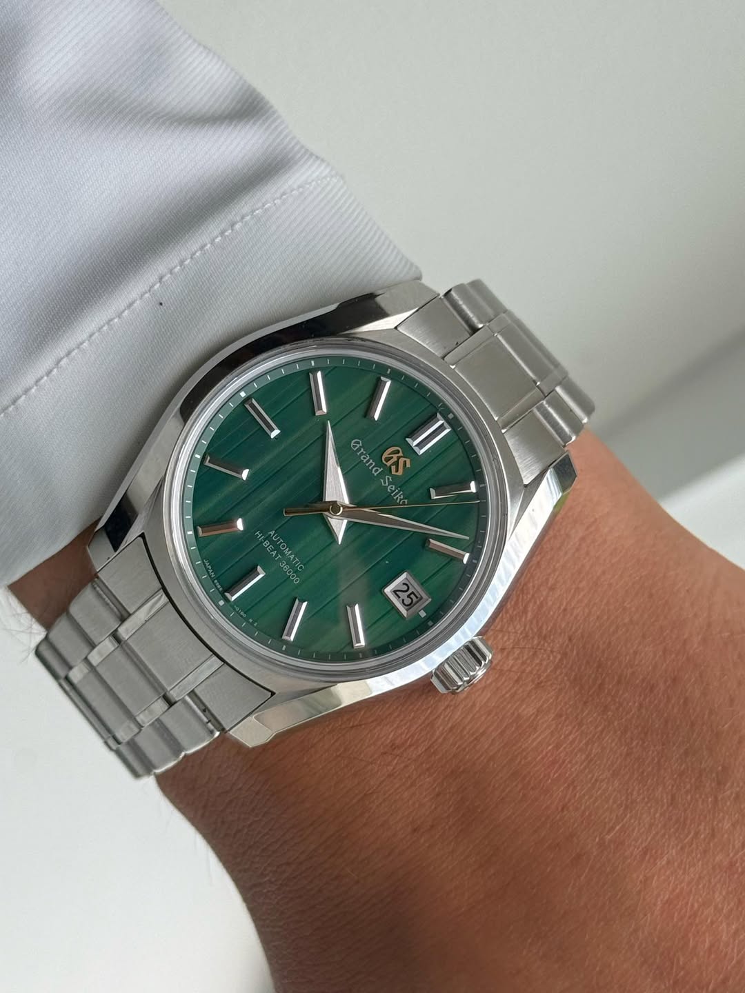 May be an image of wrist watch and text that says '1 Grand eS Il Seiko Sai 7 HEREAMATIC ATOMT 30C 3000s'