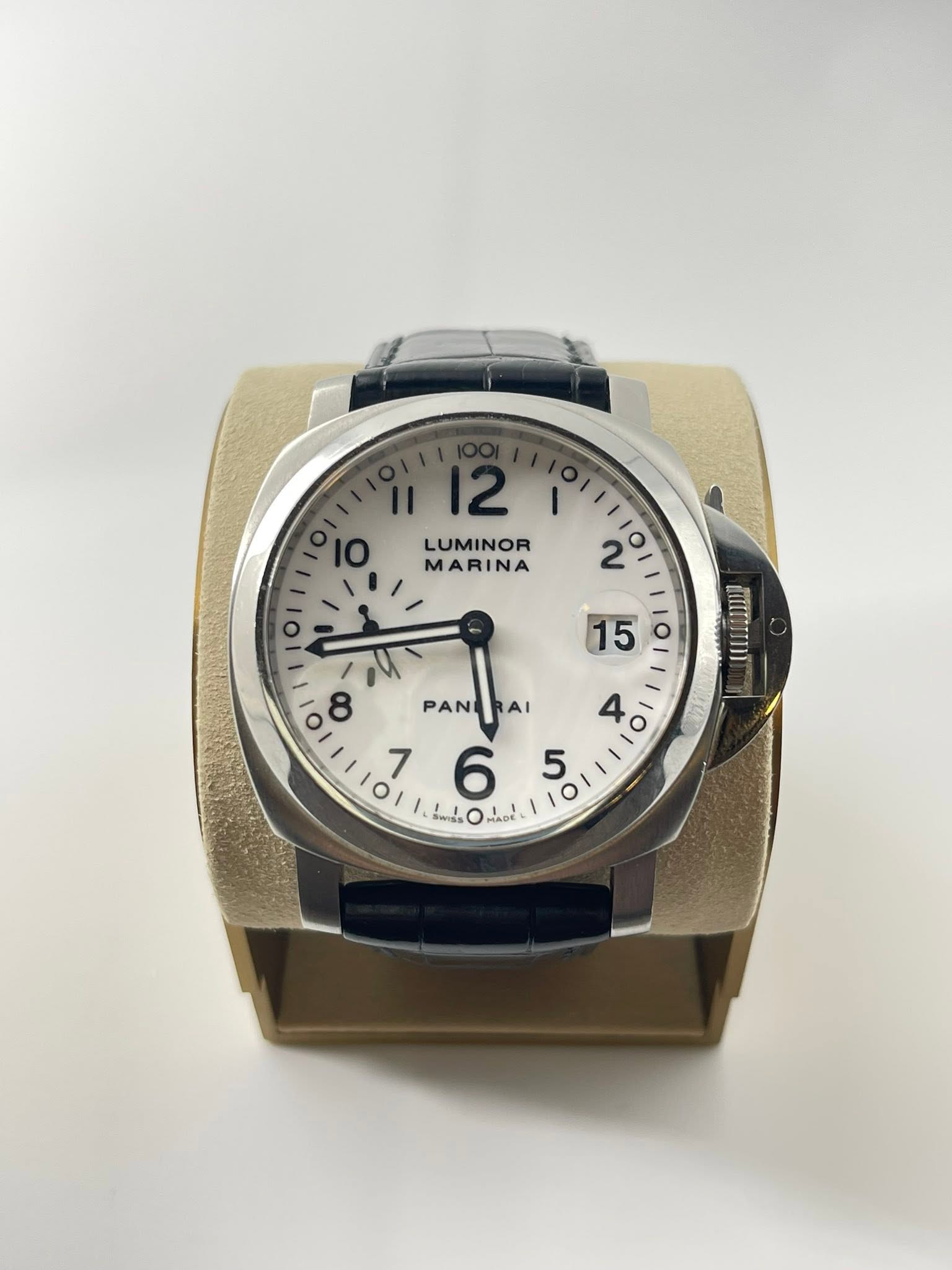 May be an image of wrist watch and text that says 'I1 12 10 LUMINOR MARINA II iM o 8 PAN AI o 7 6 L HO 1 4 5 o'