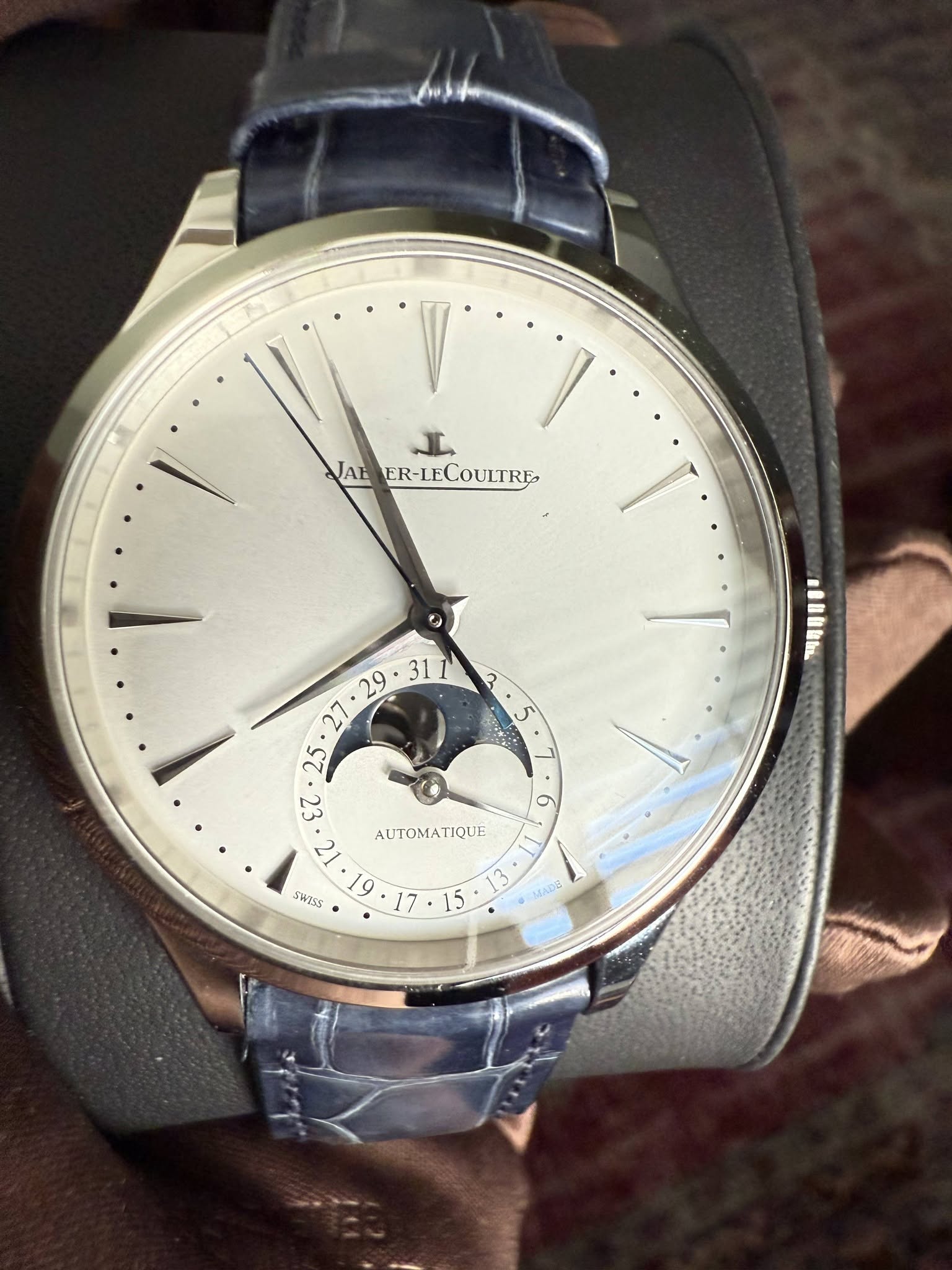 May be an image of wrist watch and text that says 'VY JAE ER-LECOULTRE 0 りi cHu င၉ 2 19 6 AUTOMATIQUE AUTOMA TIQUE SWAS 17 15 13 A'