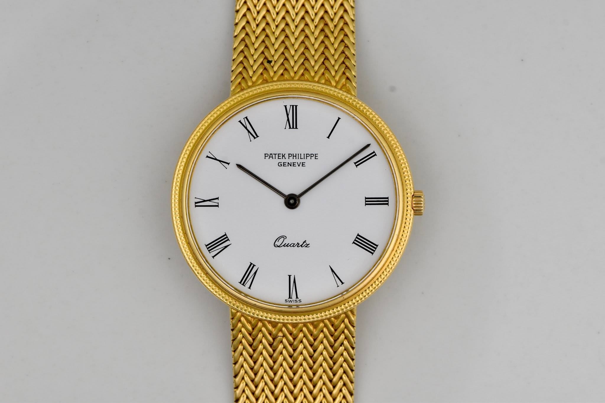 May be an image of wrist watch and text that says '1X1 I XI XII X PATEK PHILIPPE PATEKPHILIPPE IPPE GENEVE መ O Im VIII Quartz III И SWISS'