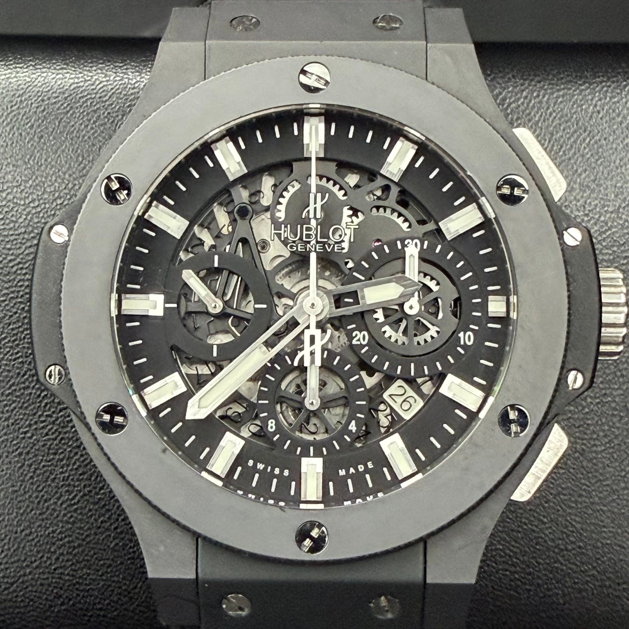 May be an image of wrist watch and text that says '時 MM mn 0 SAM HUBLOT GENEVE VE 20 M 個 + 20 M 10 VV 8 26 MADE M/'