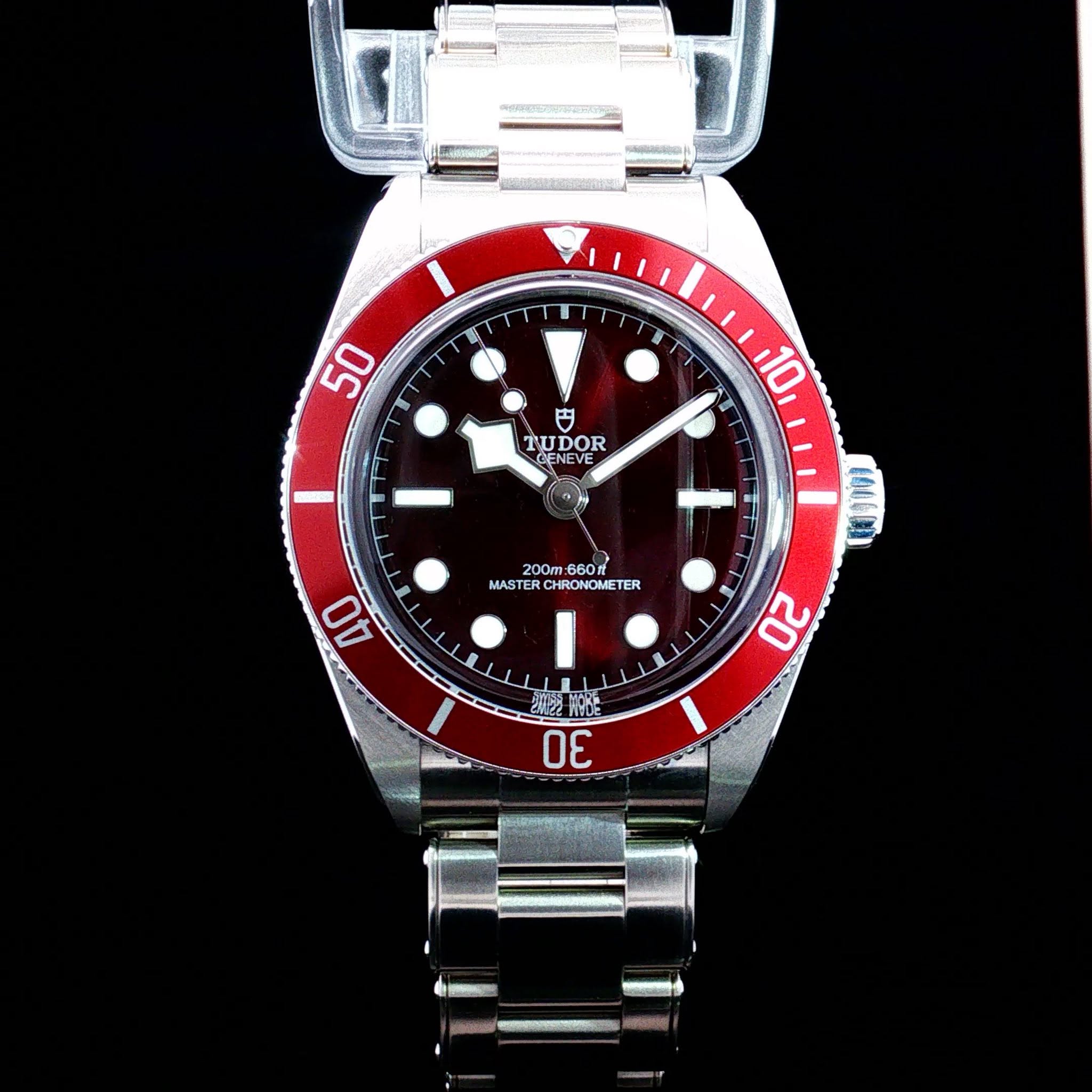 May be an image of wrist watch and text that says '50 円 TUDOR DOR ENE ENEVE 10 F 00m: 3-660л MASTERO HRONOME MASTERCTROOMETER ASTERCHRONOMETE TER AO '