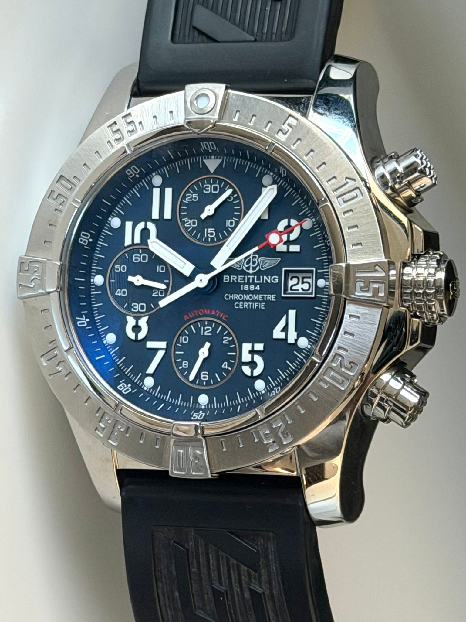 May be an image of digital watch and text that says '1 7 ,55, ሆለ [ 20 40 30 0f יייןייוייין " 111 ndeniul 60 10 E BREITLING 25 1884 CHRONOMETRE TRE CERTIFIE ๑ 20 8 6 5b'