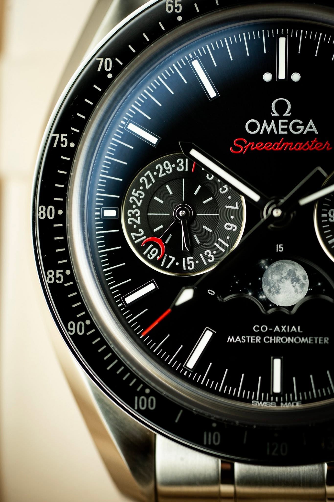 May be an image of wrist watch and text that says '65 I I 70 w S 75. SR 一 SG Mce Ω OMEGA Speedmaster R -- 6 ווקוב អងសរមន 12 cЛHOK 5 ៣ 85 R 15 90 CO-AXIAL Co -AXIAI MASTER CHRON…