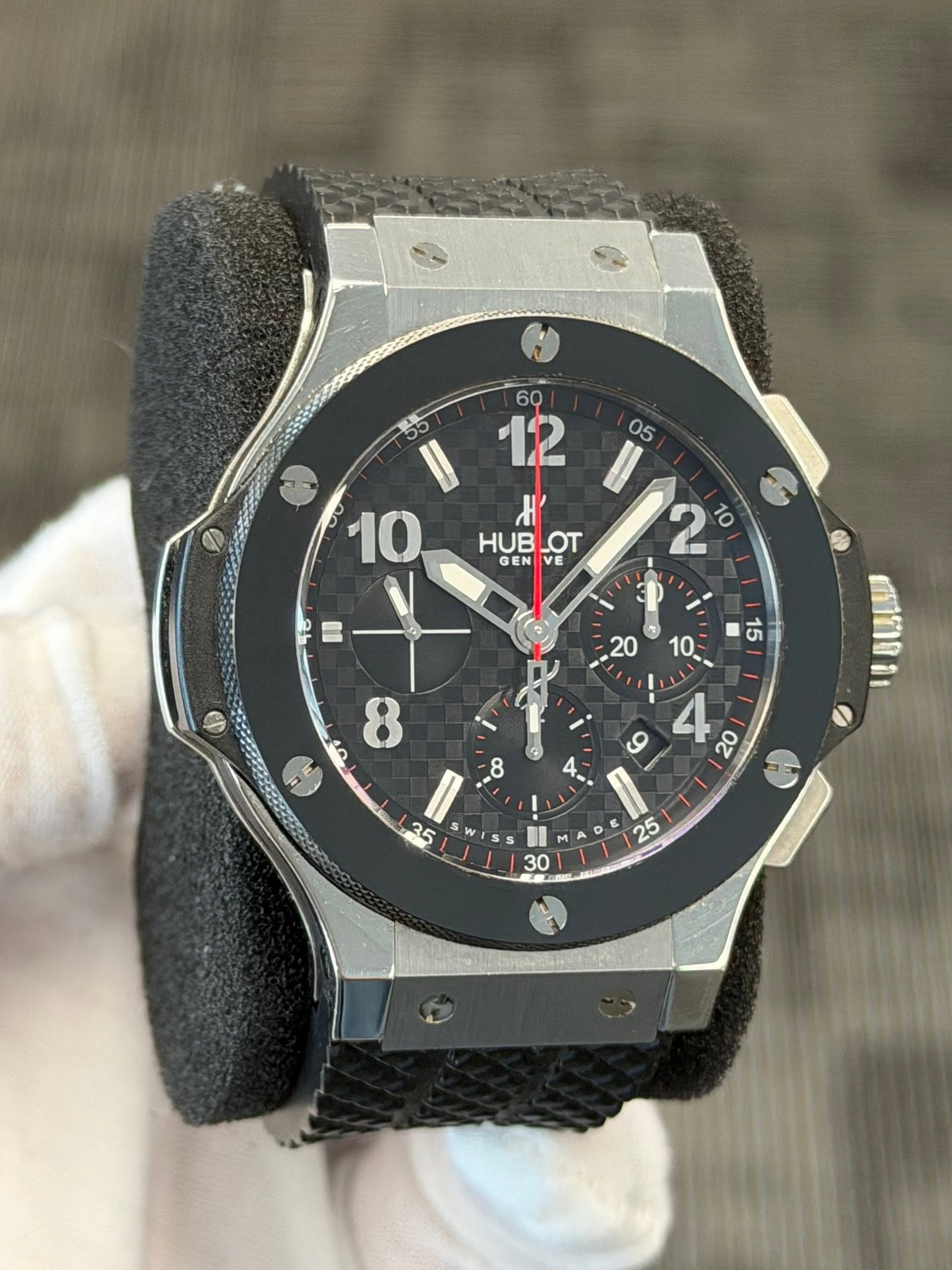 May be an image of wrist watch and text that says '60 II 12 05 10 O 2 10 HUB OT GENVE VE 15 10 D و 4 2 H C ವೀ A 30 50 လိ 25'