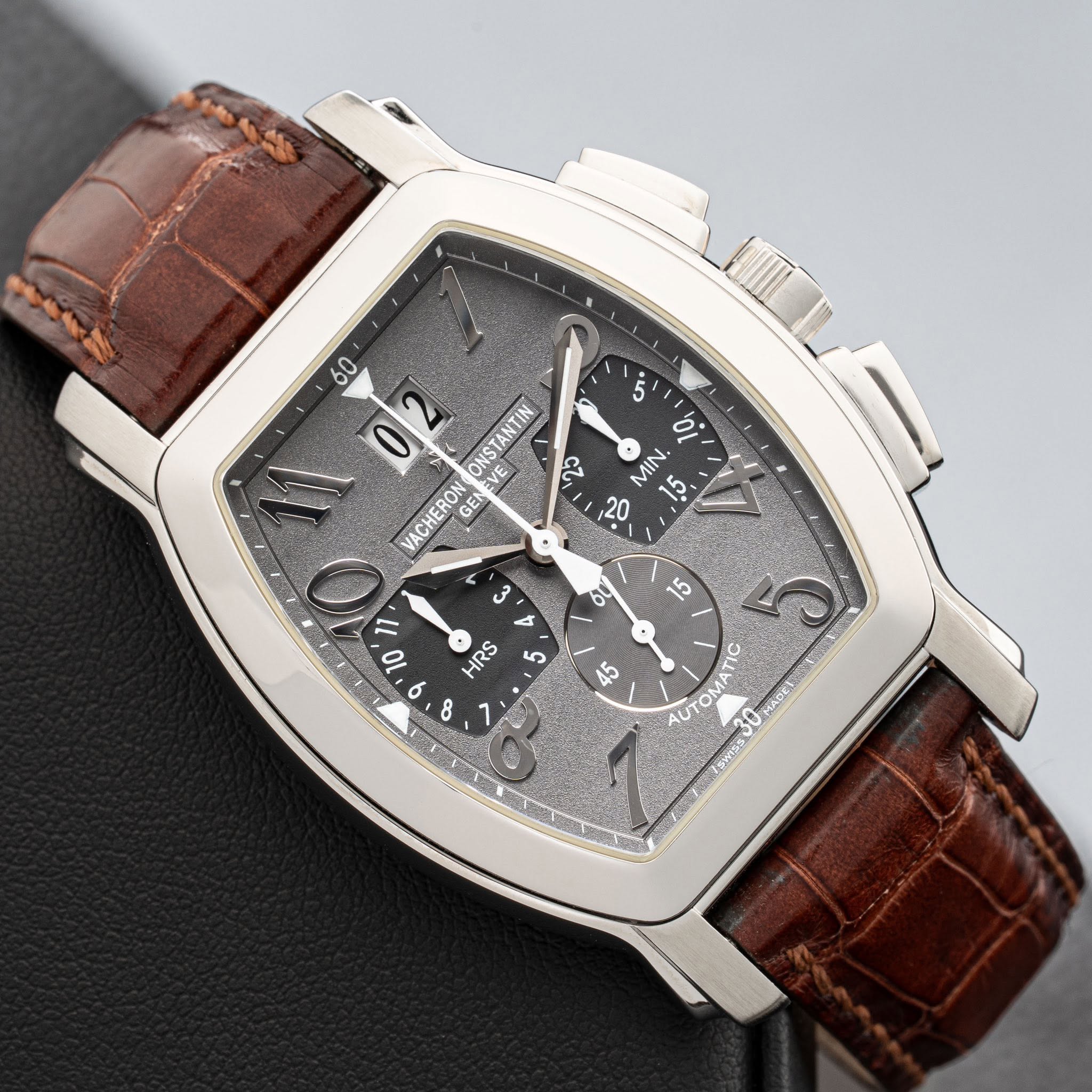 May be an image of wrist watch and text that says '60 02 IVE ဟာ 0 2 ONSTANTIN ANTIN b; M 2 MIN 15 5 VACHERON GEN 20 60 S من 4 HRS ٢ 11 10 ٥ 8 1 45 ၁ AU AOEI AOC 30'