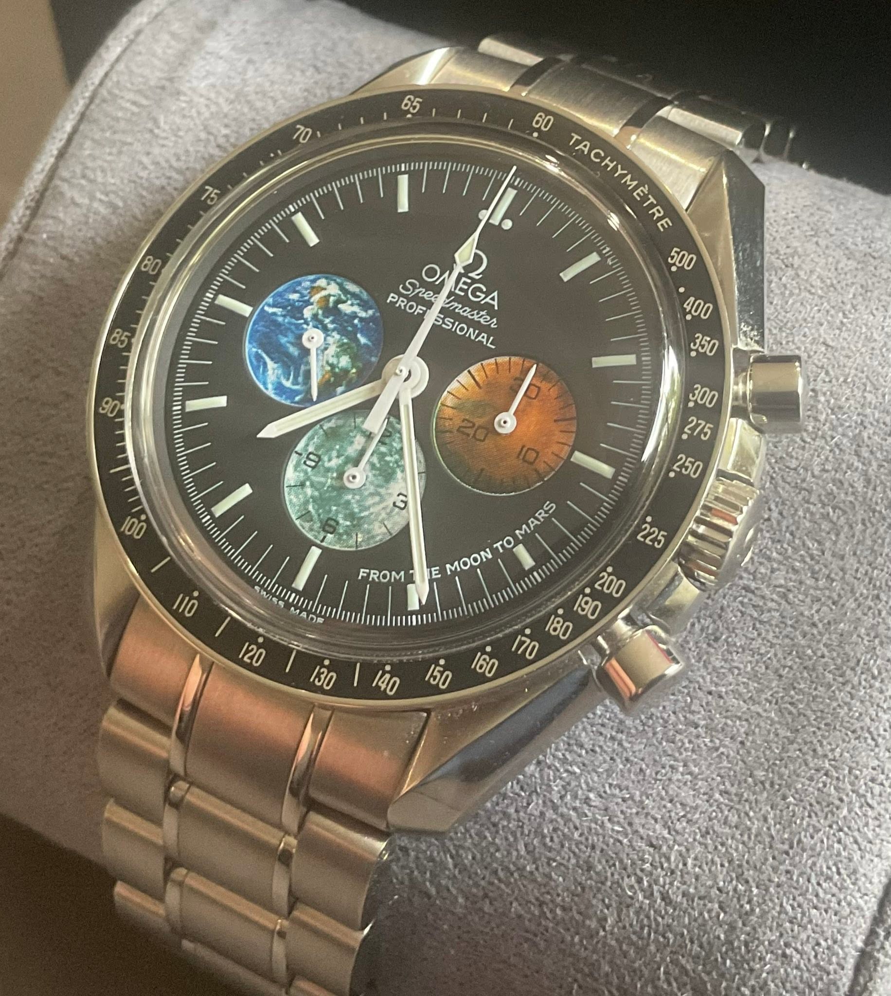 May be an image of wrist watch and text that says ' PROF ed ONEGA Aaxxл naster Sner SSIONAL 60 ACHYMÈTRE من FROM D00 MARS E OO To linmIm '