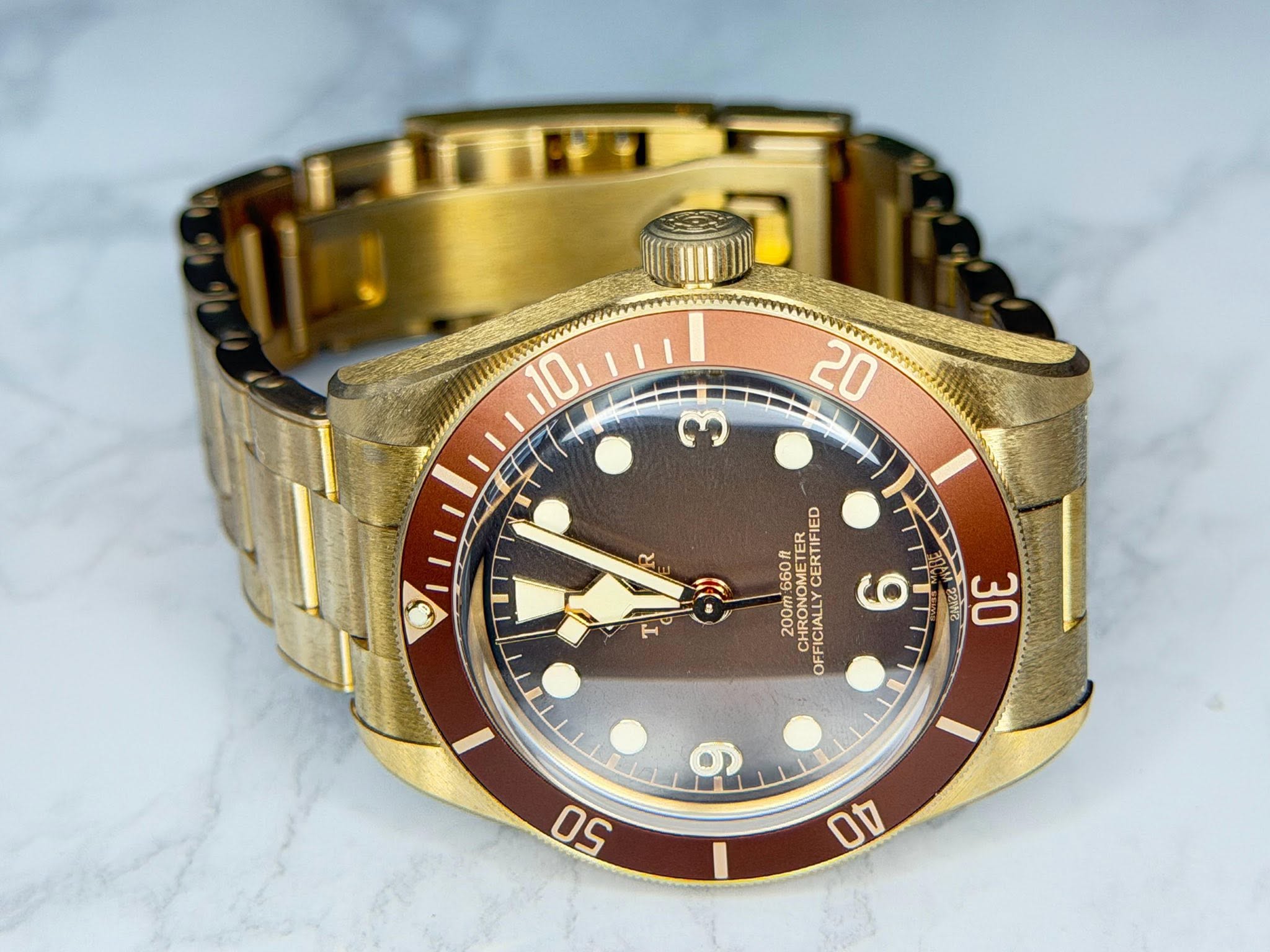 May be an image of wrist watch and text that says '10 20 ل ER CERTIFIED 660 METE TER 6 200m HRONO FICIALL FICIALLYCERTIFIEL ED myZE कससार 30 σ 50 10'