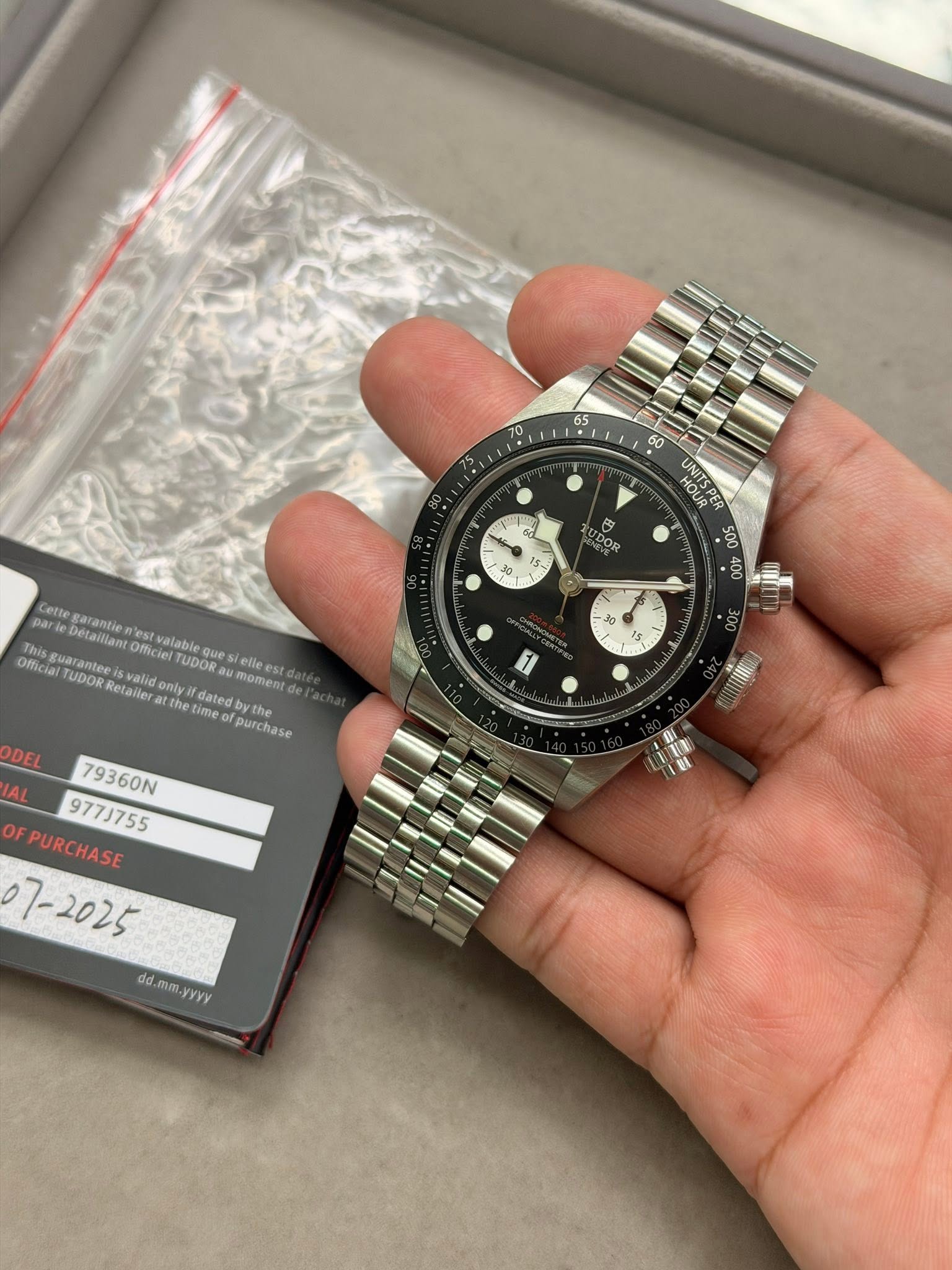 May be an image of wrist watch and text that says '65 60 HOUR UNITSPER DOR Cette carantie This Detailiant etaitiant Officiel valable TUDORA ques Olticial arantee ellees TUDOR…