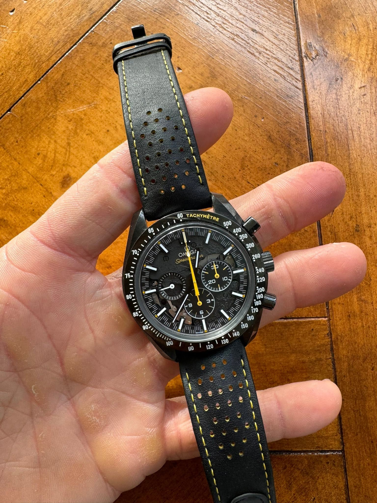 May be an image of wrist watch and text that says '85 80 ΑΜE TRE + 85 9 / ほ 180 17 មុប 160 i NIO 20'