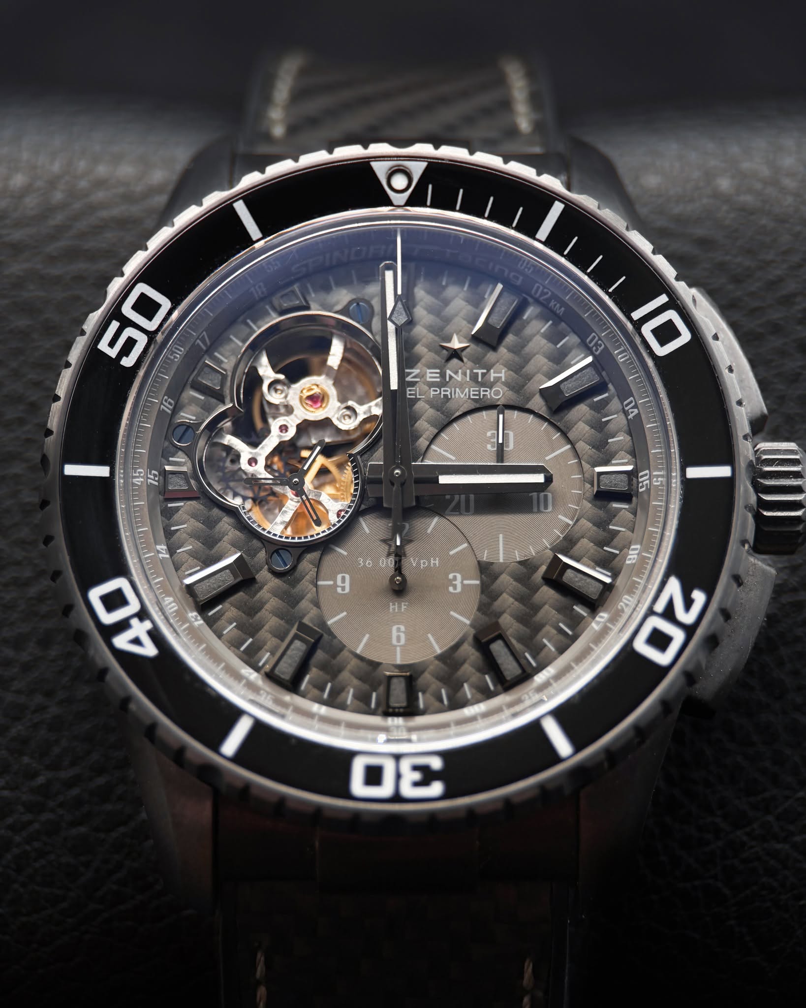 May be an image of wrist watch and text that says '50 M ZENITH EL ELPRIMERO 10 15 せ 래일 TI 40 BV 9 VpH 3- E 6 SU لاسسكن HU N 20 20 CIN όε 3 MI'