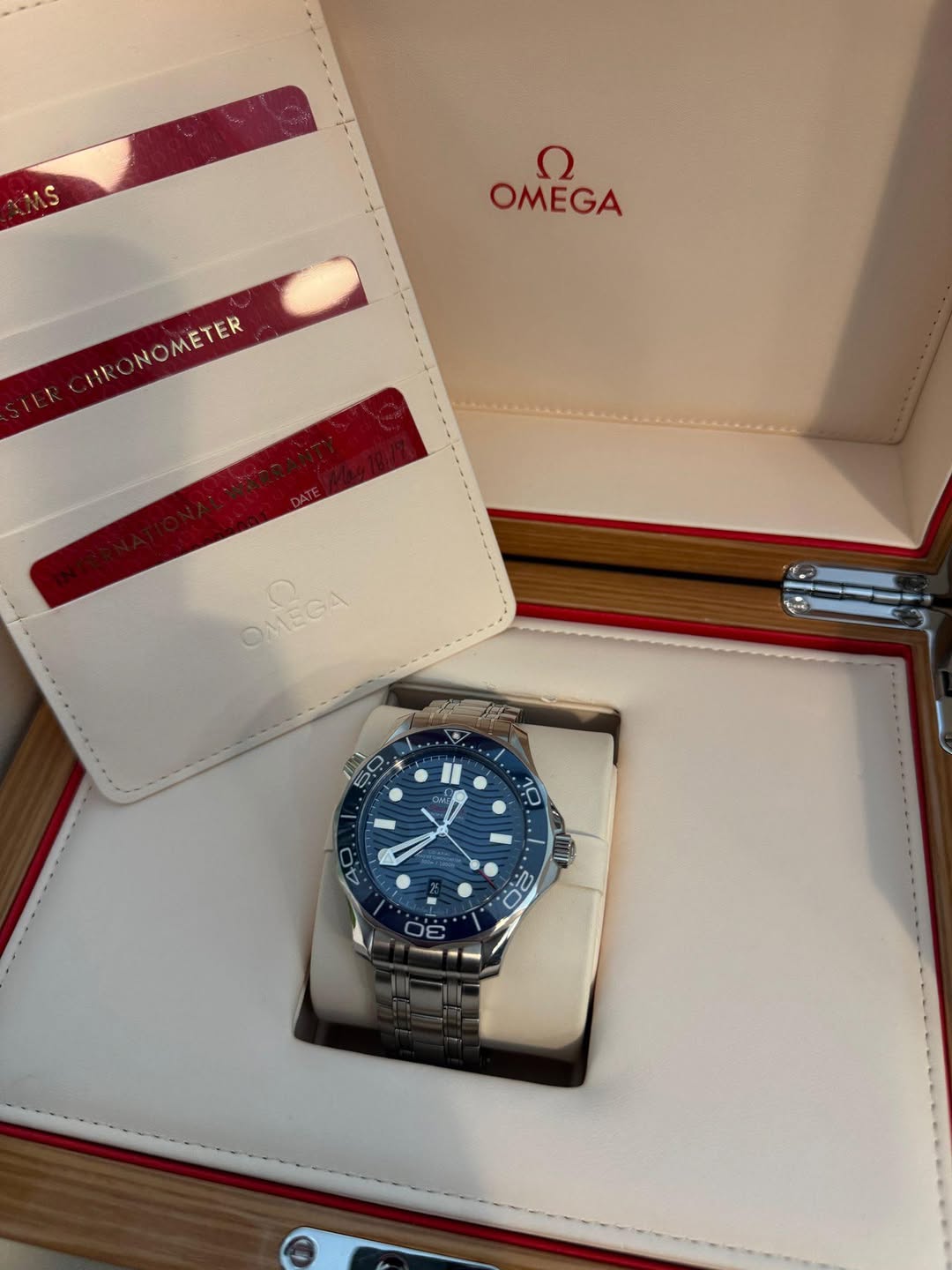 May be an image of wrist watch and text that says 'OMEGA ח OMEGA HR RONOMETER NOMETER OMEGA OMEGA Ọ C 20 DE የስ'