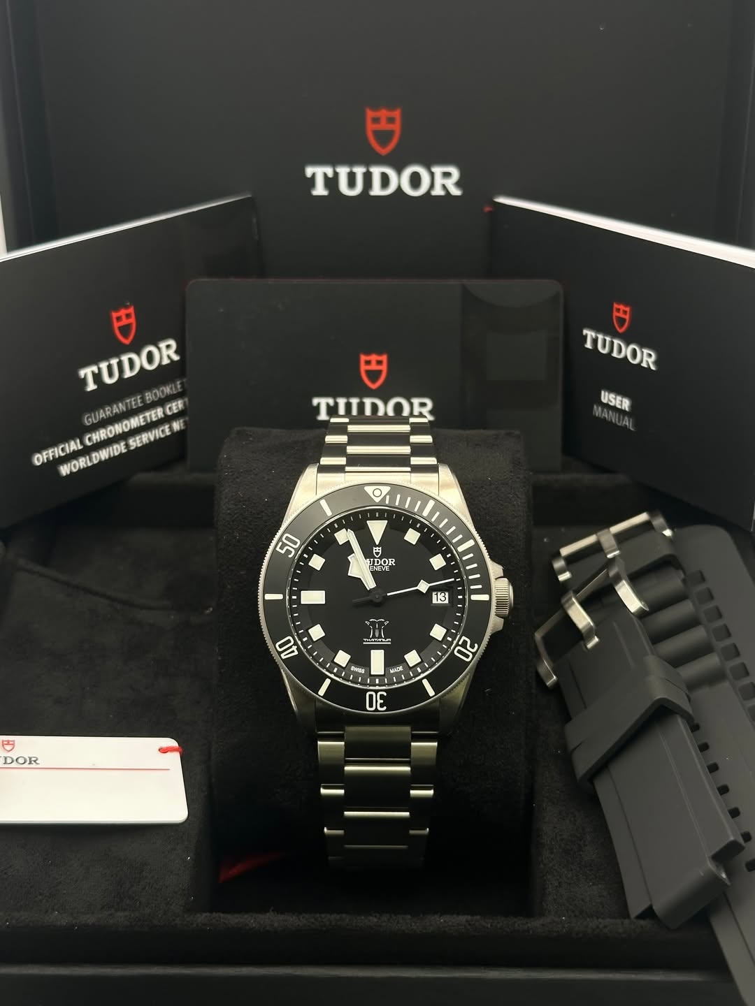 May be an image of wrist watch and text that says 'TUDOR TUDOR u BOO CHRONOMETER SERVICE CHRONOMETERCER NE GUARANT GUARANTE CER OFFICIAL WORLD WORLDWIDE TITDOR TUDOR TUDOR USER…