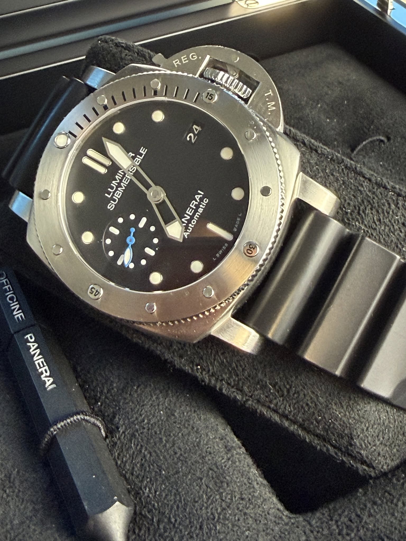 May be an image of wrist watch and text that says 'REG RE G กามา 4र عوبمد T M ဂံ οι 24 A 2 BLE LUMIN BMEЙ iS S NERAI Automatic matio 55 C f FFICINE FFICINE PANERAI PANERA'
