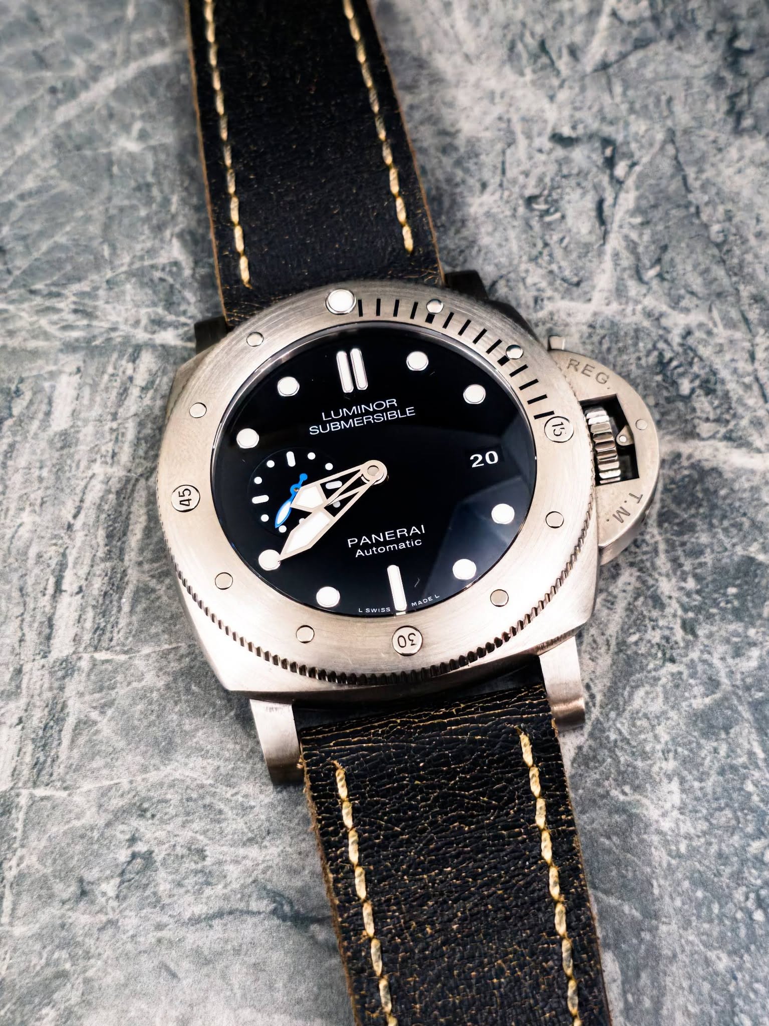 May be an image of wrist watch and text that says 'A5 II REG UMINOR BLE אאןוו!ו111 (15 SUBMERSIBLE SUBME 20 y ク PANERAI Aut Automa O VIRS 開品り格 00'